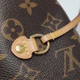 Louis Vuitton(LV) Neverfull Tote Monogram Canvas MM — thumbnail 18