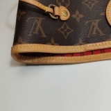 Louis Vuitton(LV) Neverfull Tote Monogram Canvas MM — thumbnail 15