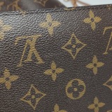 Louis Vuitton(LV) Neverfull Tote Monogram Canvas MM — thumbnail 13