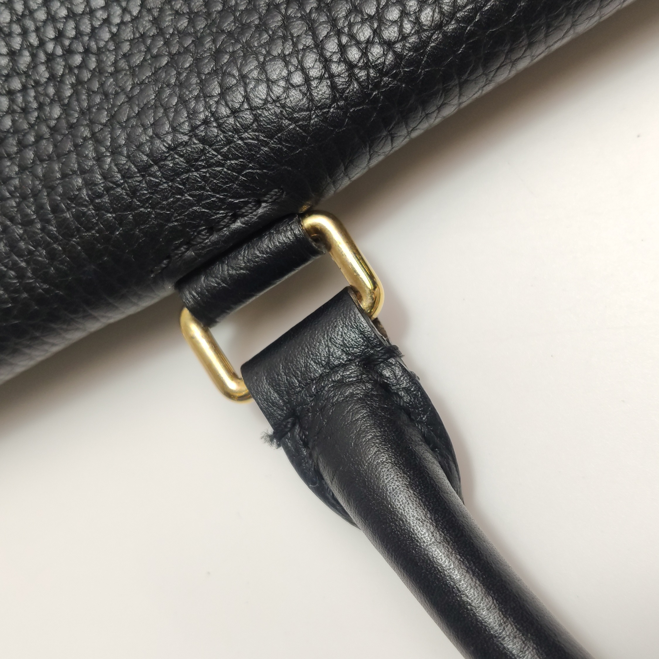 Louis Vuitton(LV) Volta Handbag Leather — photo 15 of 18
