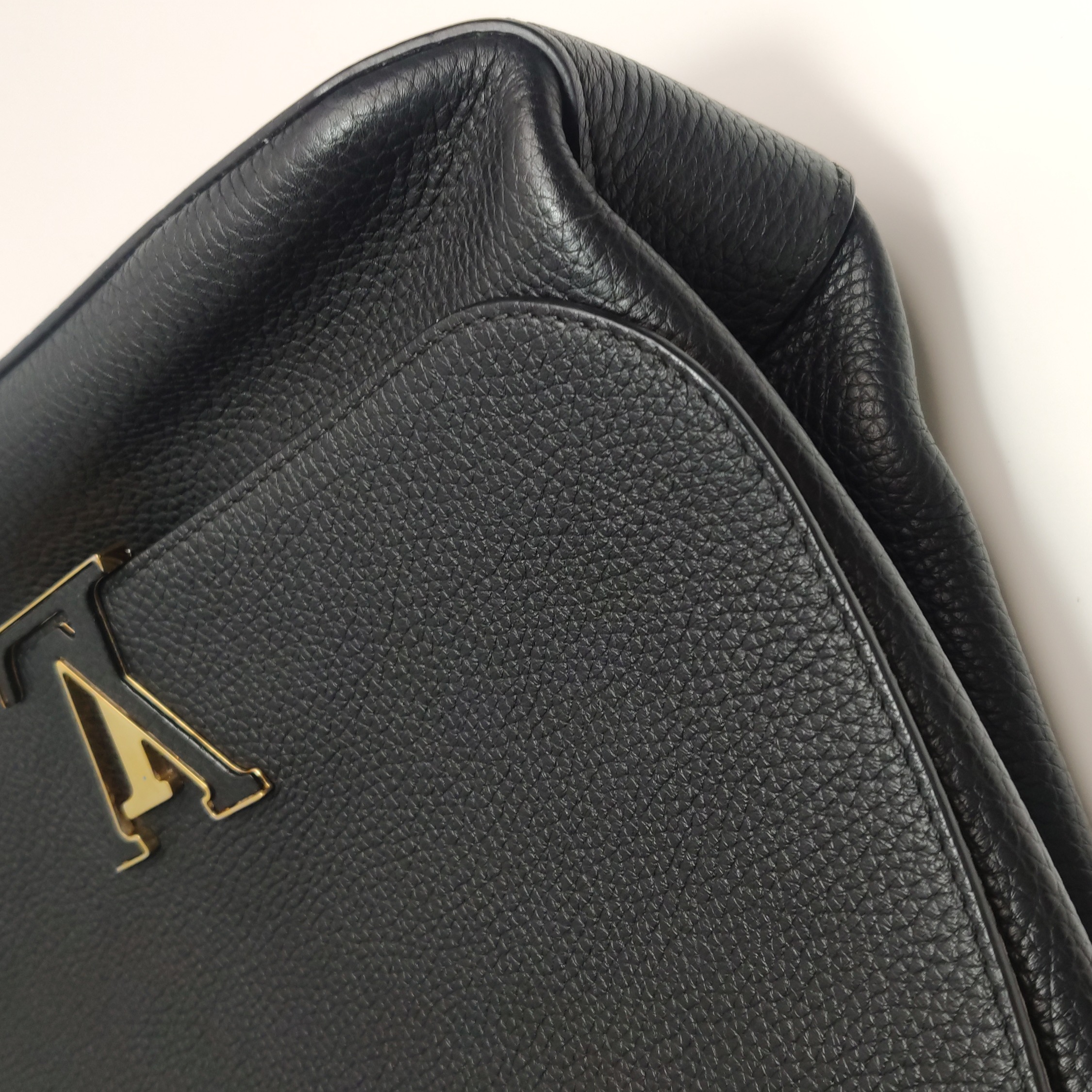 Louis Vuitton(LV) Volta Handbag Leather — photo 17 of 18