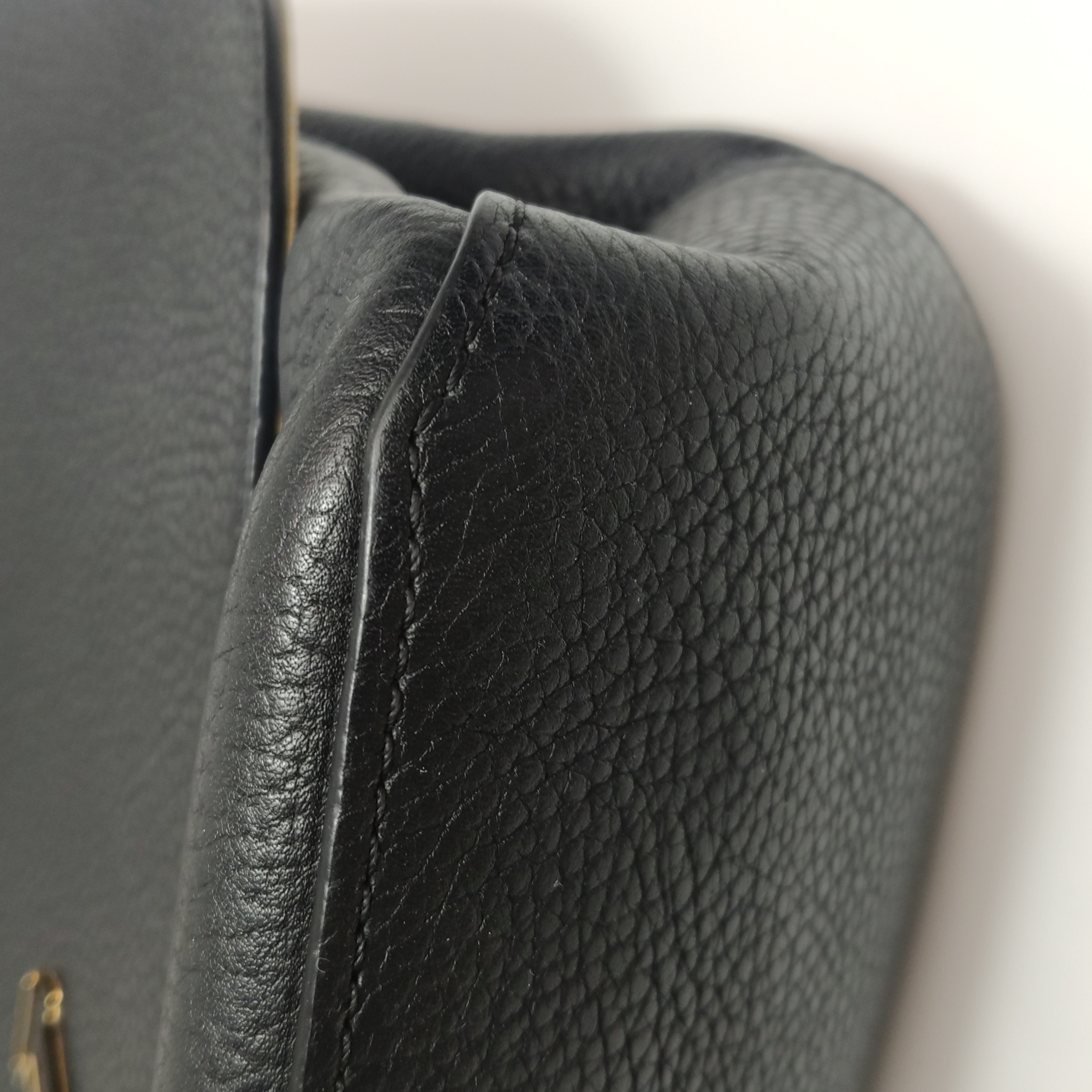 Louis Vuitton(LV) Volta Handbag Leather — photo 14 of 18