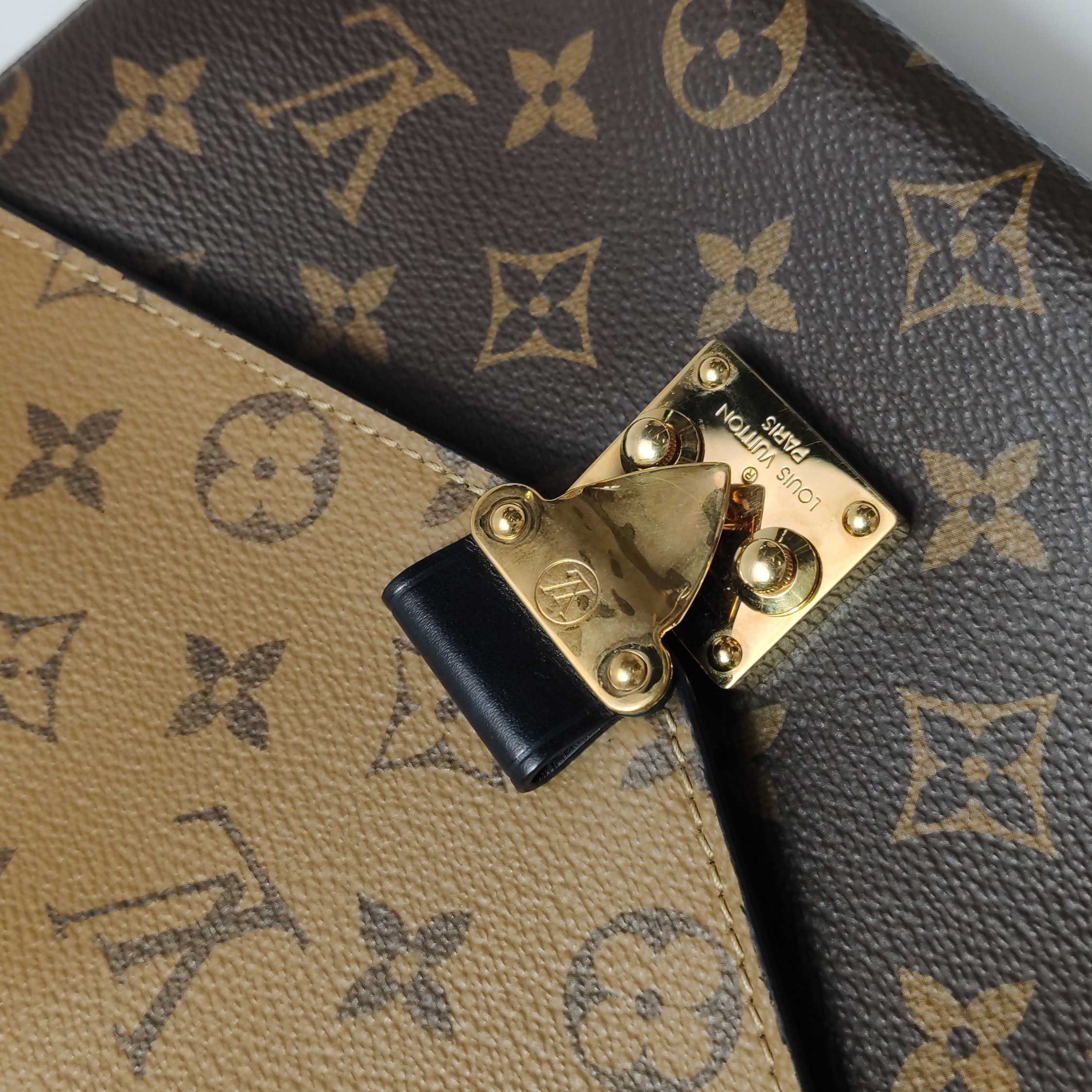 Louis Vuitton(LV) Pochette Metis Reverse Monogram Canvas — photo 18 of 24