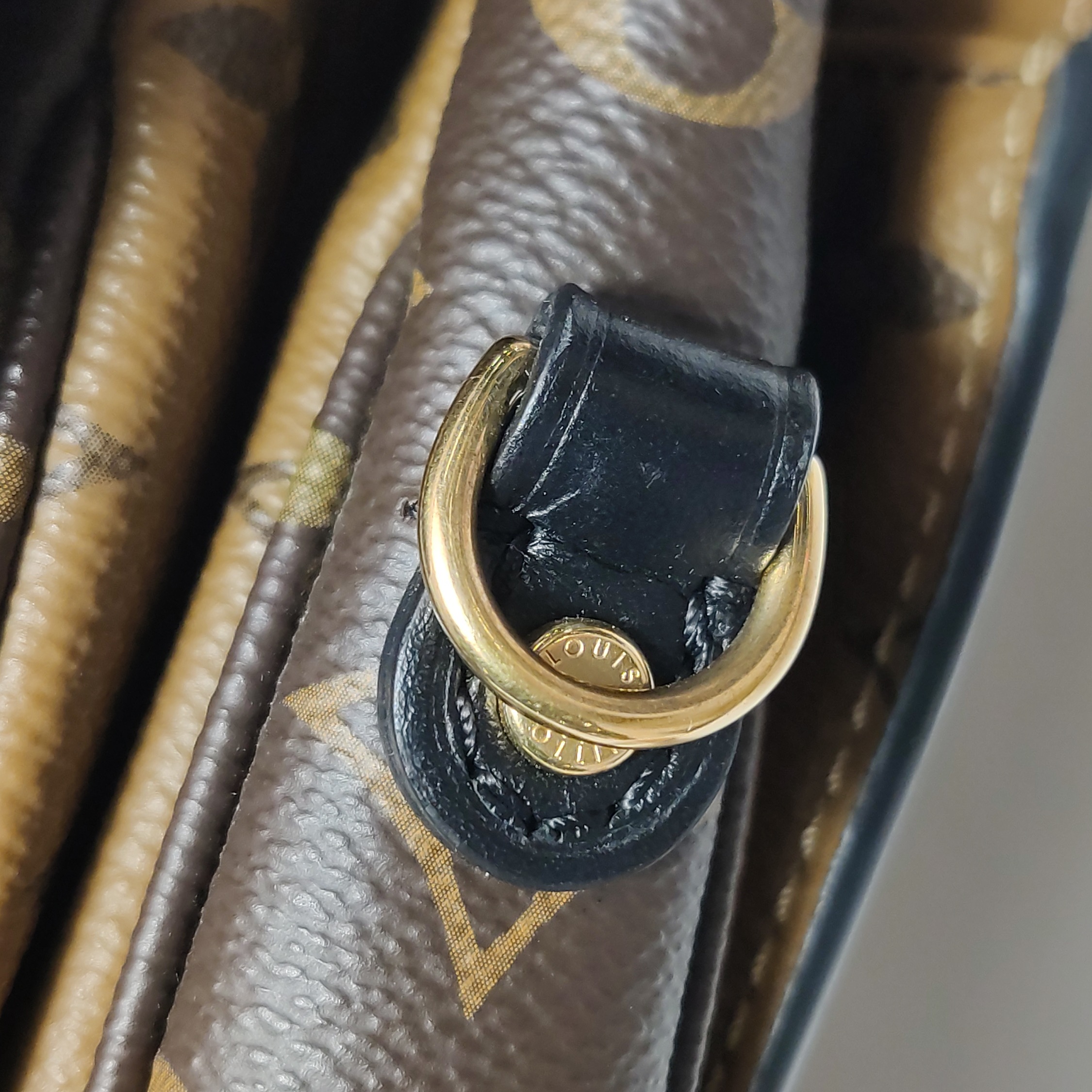 Louis Vuitton(LV) Pochette Metis Reverse Monogram Canvas — photo 17 of 24