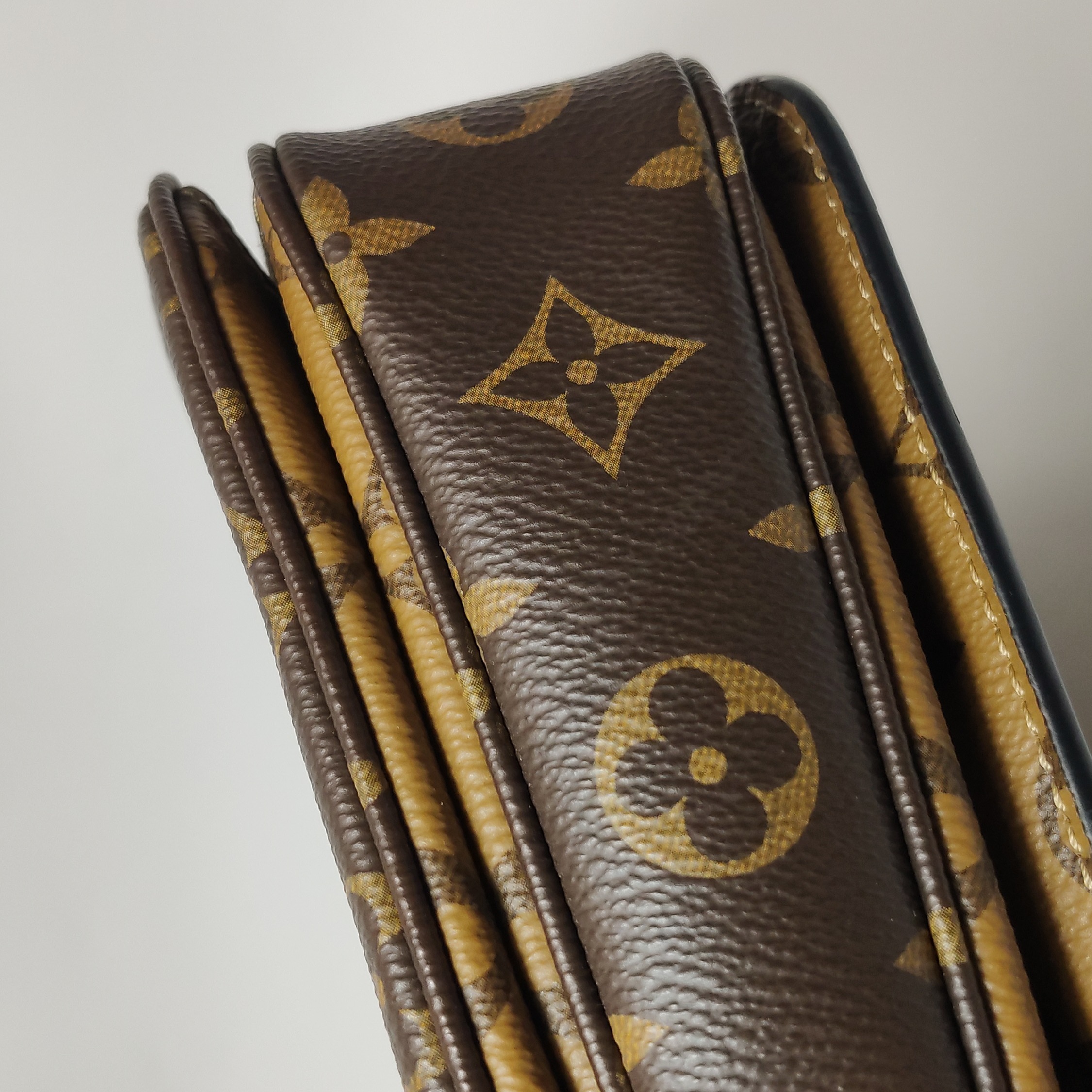 Louis Vuitton(LV) Pochette Metis Reverse Monogram Canvas — photo 15 of 24