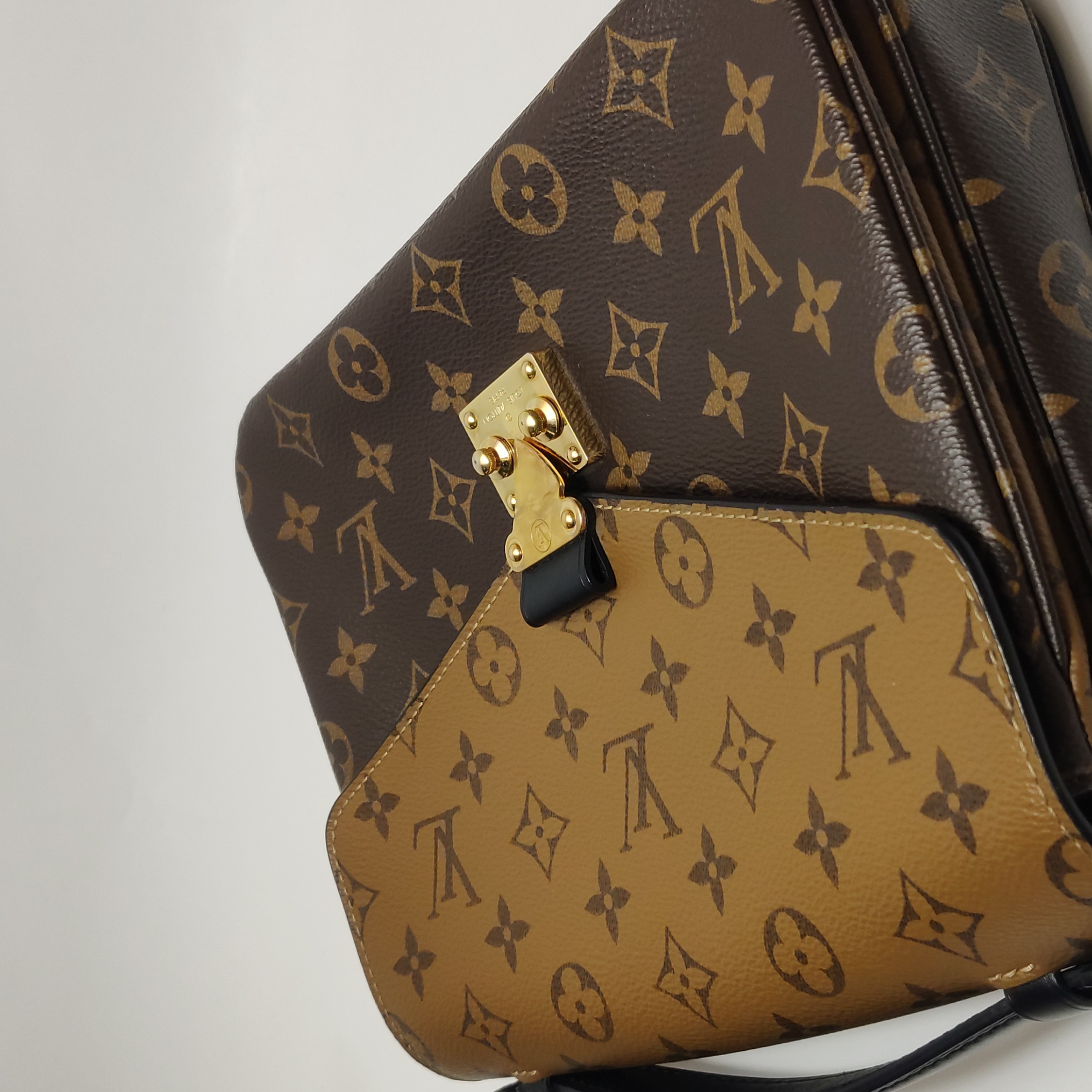 Louis Vuitton(LV) Pochette Metis Reverse Monogram Canvas — photo 8 of 24