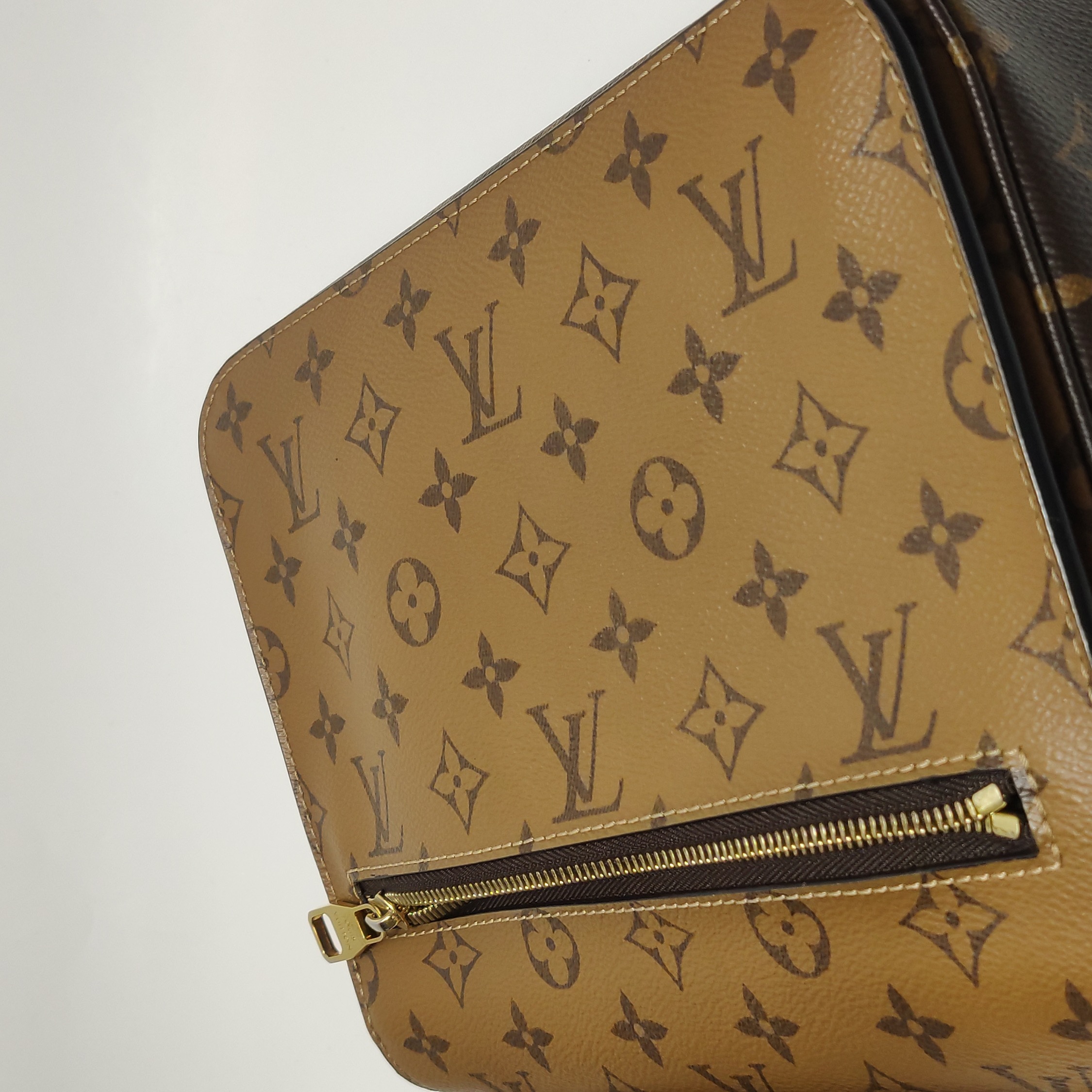 Louis Vuitton(LV) Pochette Metis Reverse Monogram Canvas — photo 9 of 24
