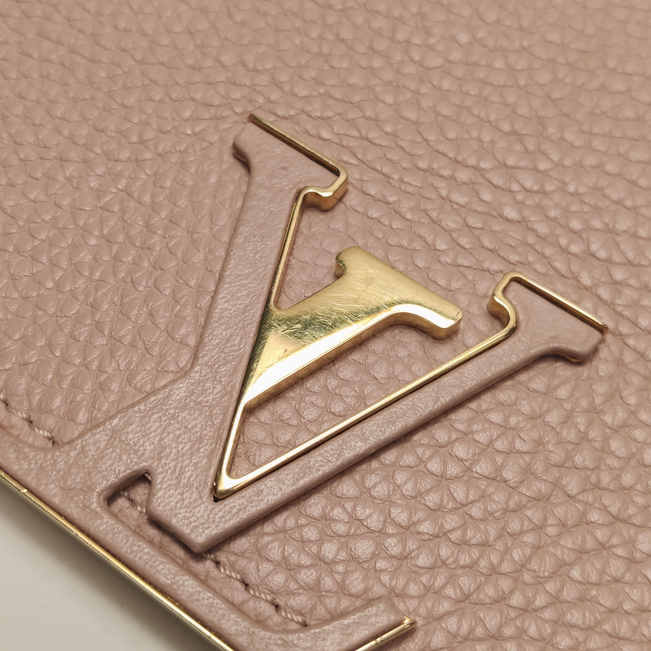 Louis Vuitton(LV) Volta Handbag Leather — photo 11 of 24