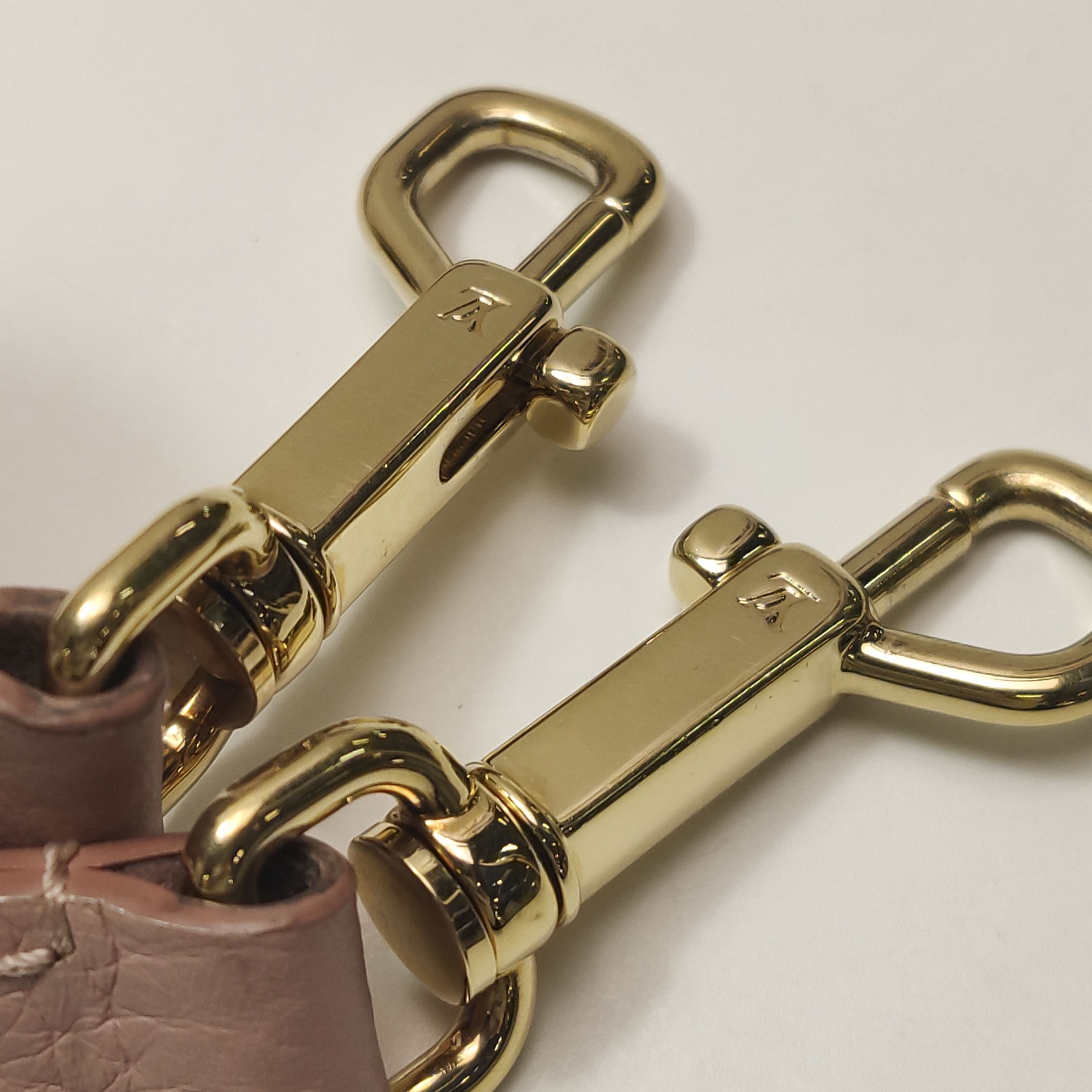 Louis Vuitton(LV) Volta Handbag Leather — photo 12 of 24