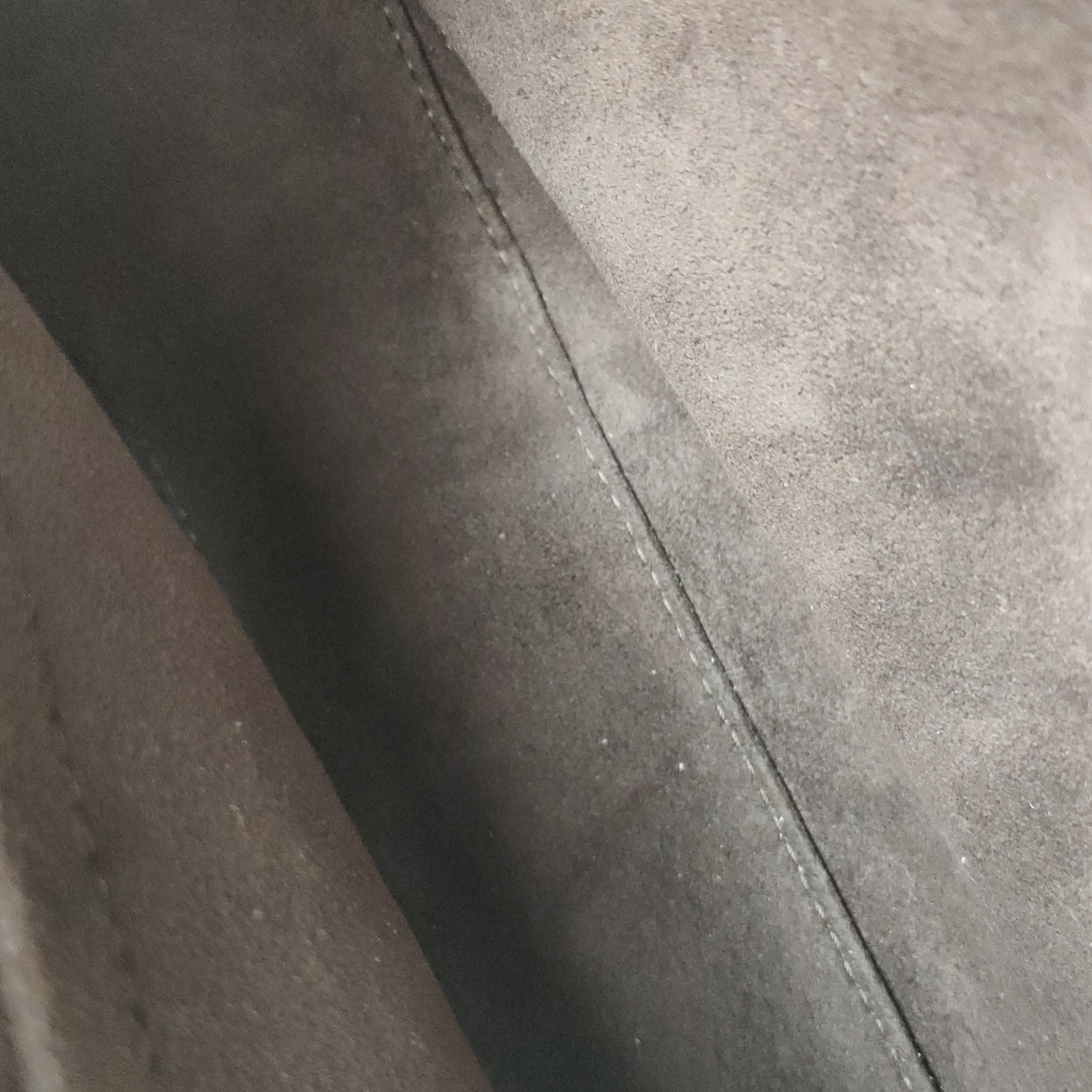 Louis Vuitton(LV0 Boite Chapeau Souple Bag Monogram Empreinte Leather MM — photo 9 of 20