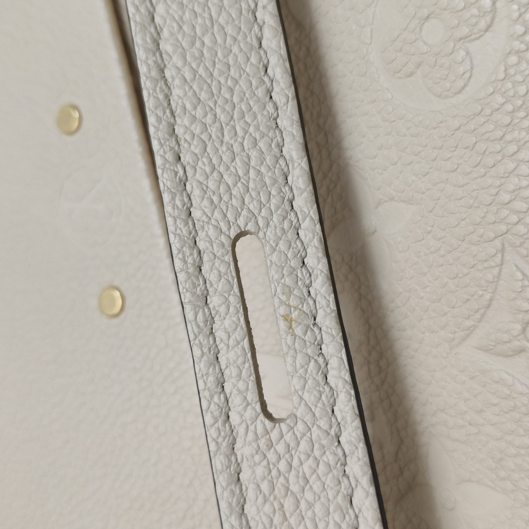 Louis Vuitton(LV0 Boite Chapeau Souple Bag Monogram Empreinte Leather MM — photo 17 of 20