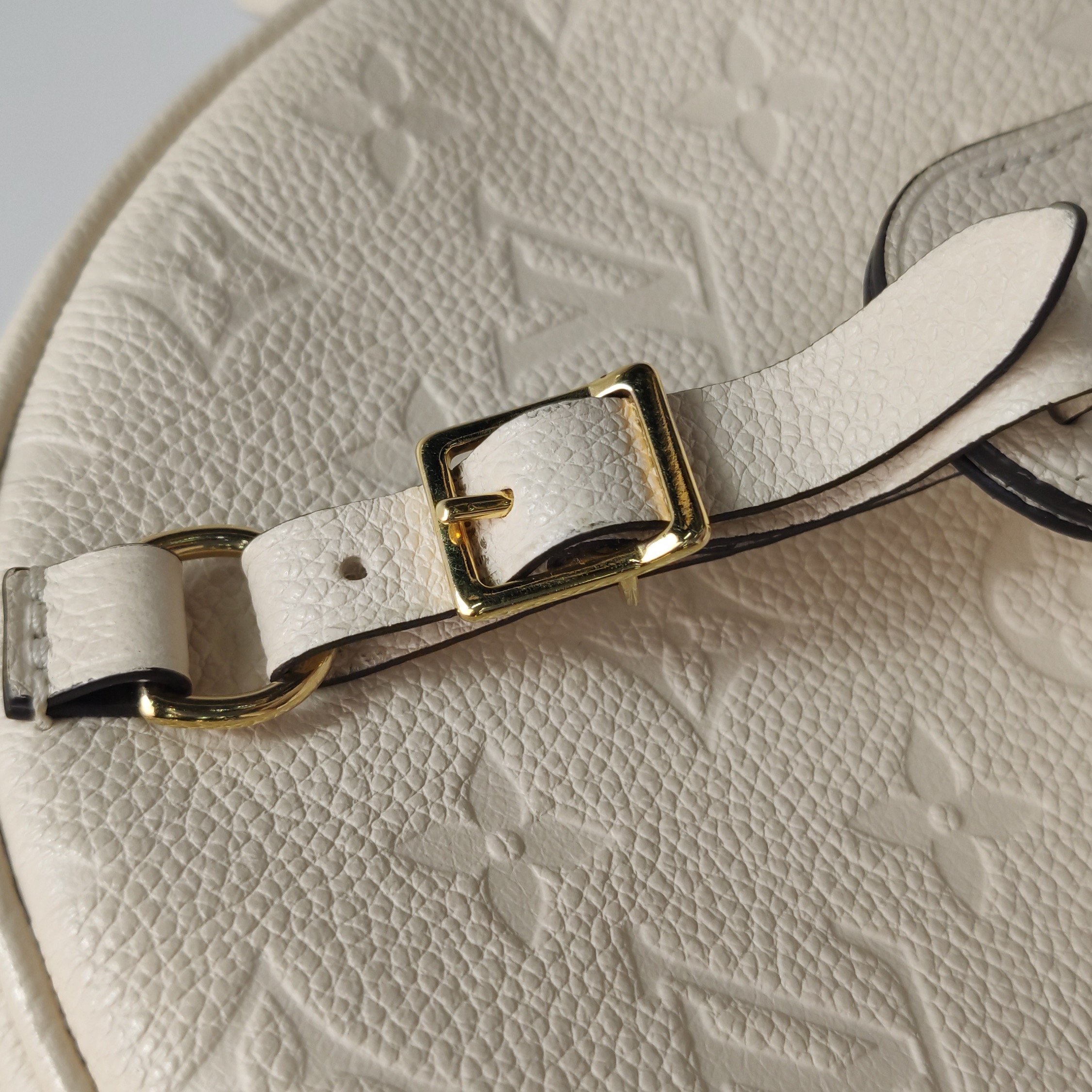 Louis Vuitton(LV0 Boite Chapeau Souple Bag Monogram Empreinte Leather MM — photo 15 of 20