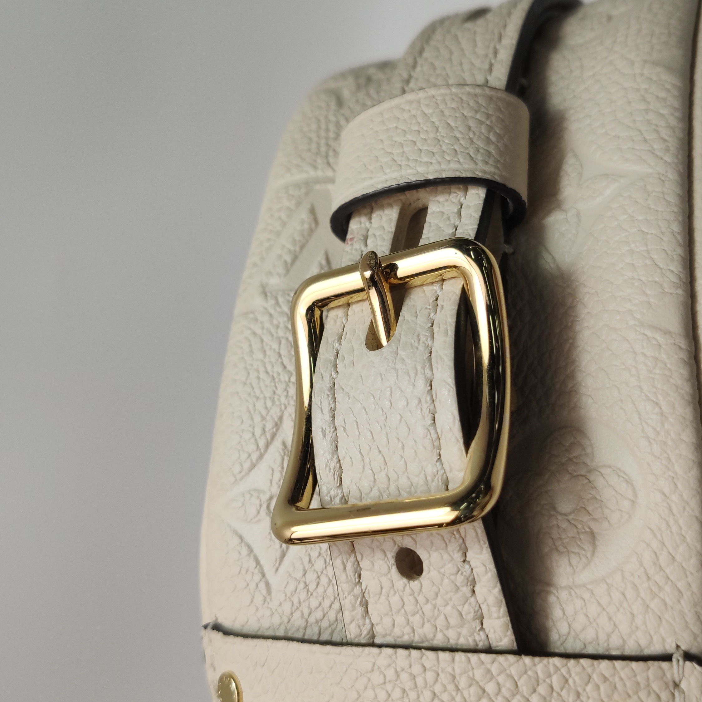 Louis Vuitton(LV0 Boite Chapeau Souple Bag Monogram Empreinte Leather MM — photo 10 of 20