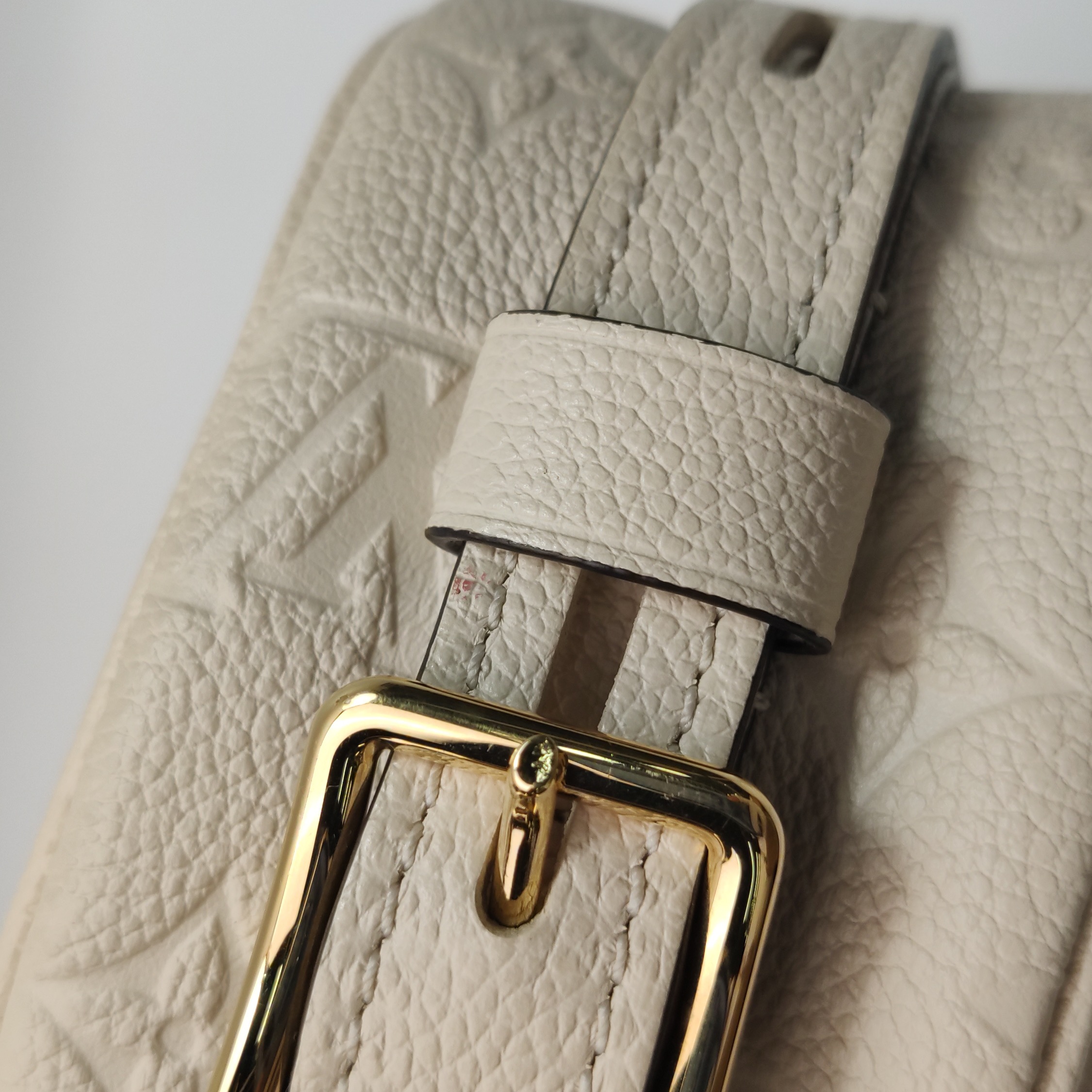 Louis Vuitton(LV0 Boite Chapeau Souple Bag Monogram Empreinte Leather MM — photo 14 of 20