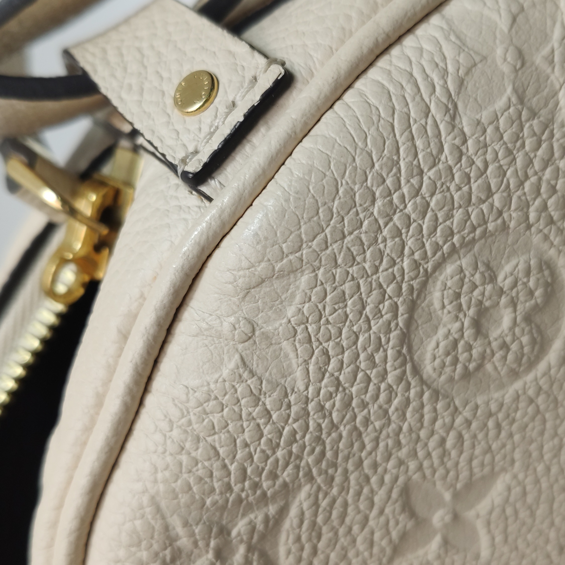 Louis Vuitton(LV0 Boite Chapeau Souple Bag Monogram Empreinte Leather MM — photo 12 of 20