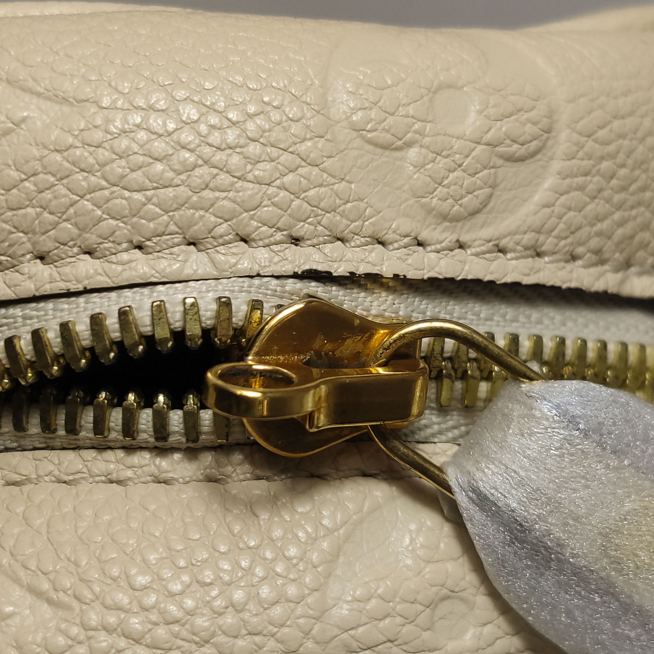Louis Vuitton(LV) Boite Chapeau Souple Bag Monogram Empreinte Leather MM — photo 13 of 17