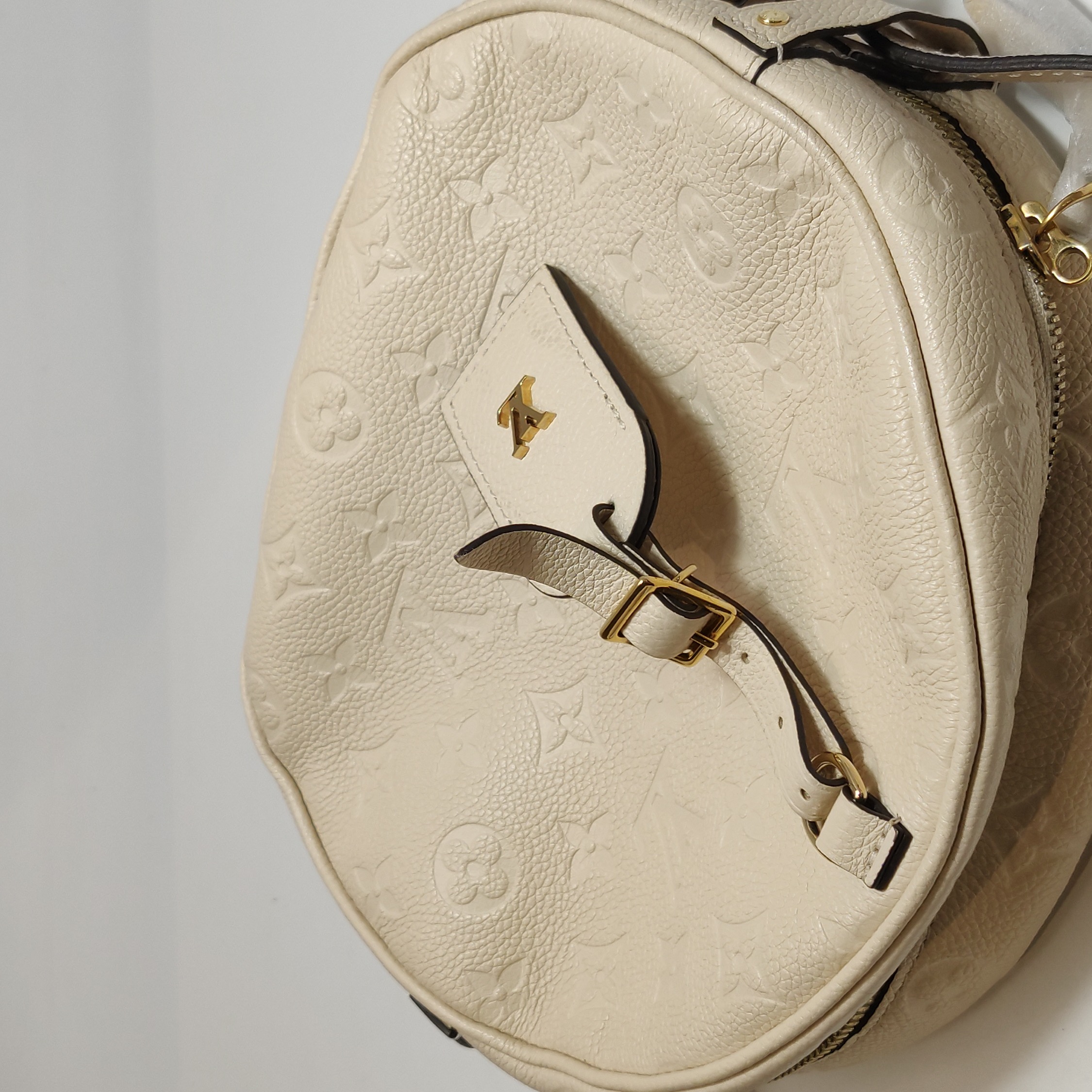 Louis Vuitton(LV) Boite Chapeau Souple Bag Monogram Empreinte Leather MM — photo 16 of 17