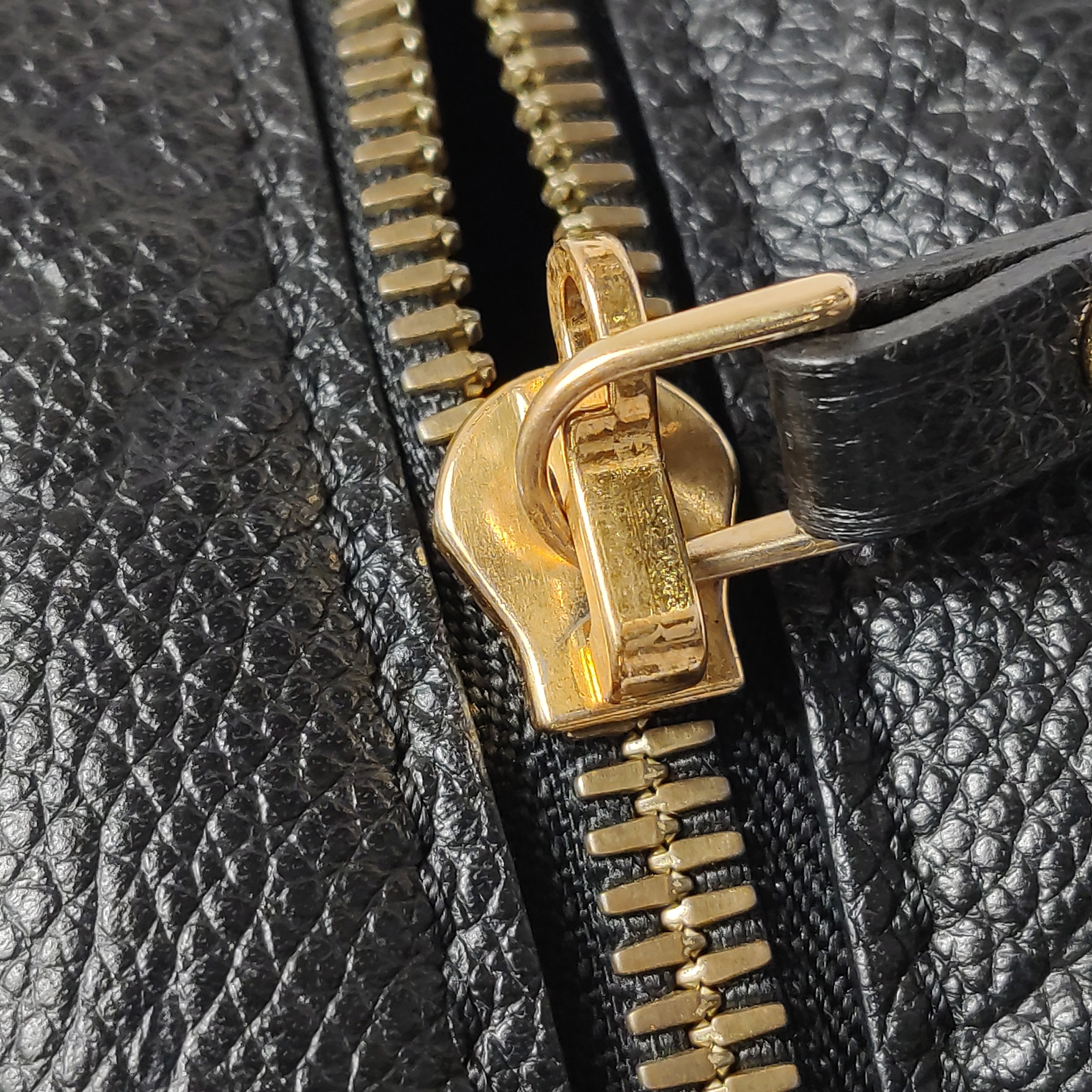 Louis Vuitton(LV) Boite Chapeau Souple Bag Monogram Empreinte Leather MM — photo 11 of 17