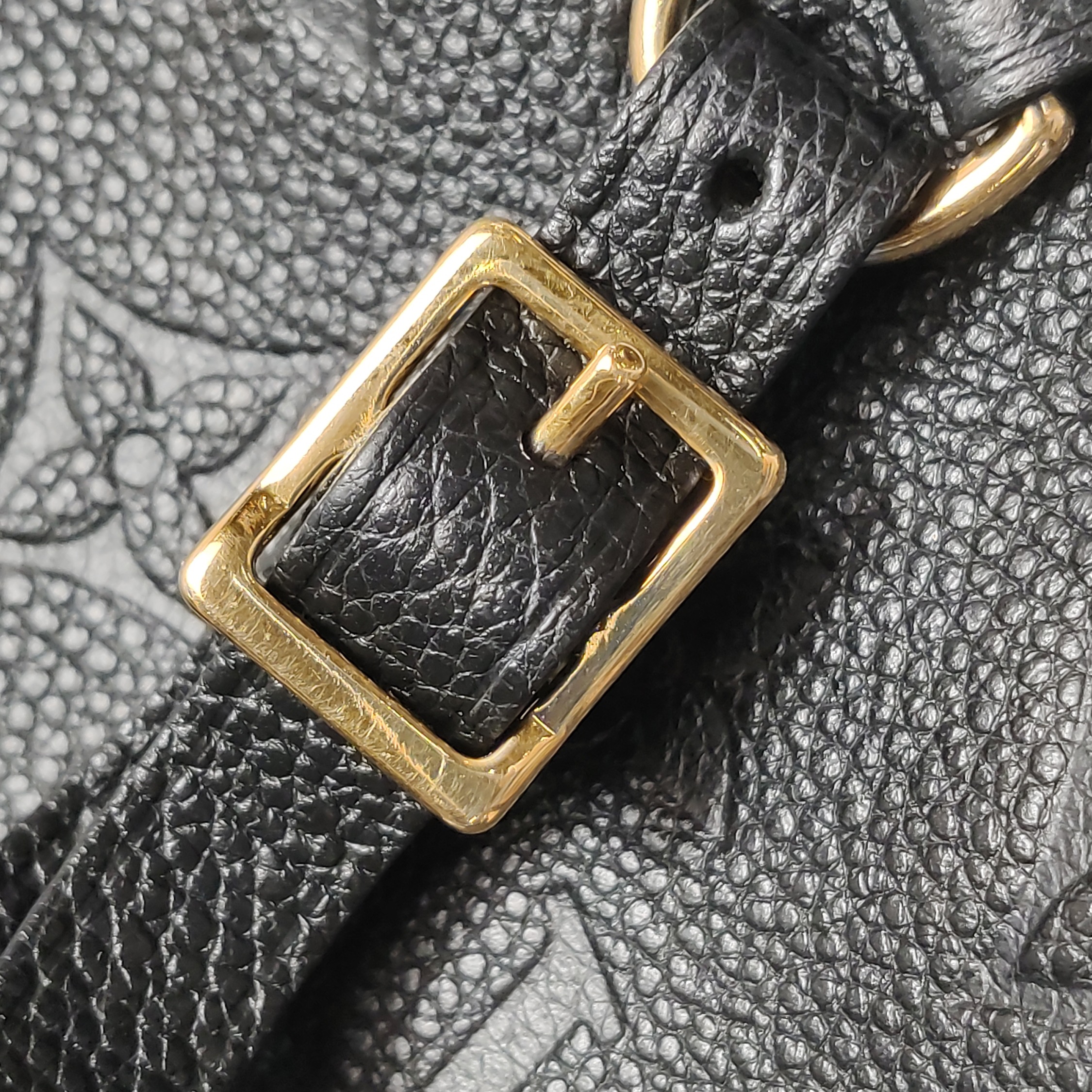 Louis Vuitton(LV) Boite Chapeau Souple Bag Monogram Empreinte Leather MM — photo 13 of 17