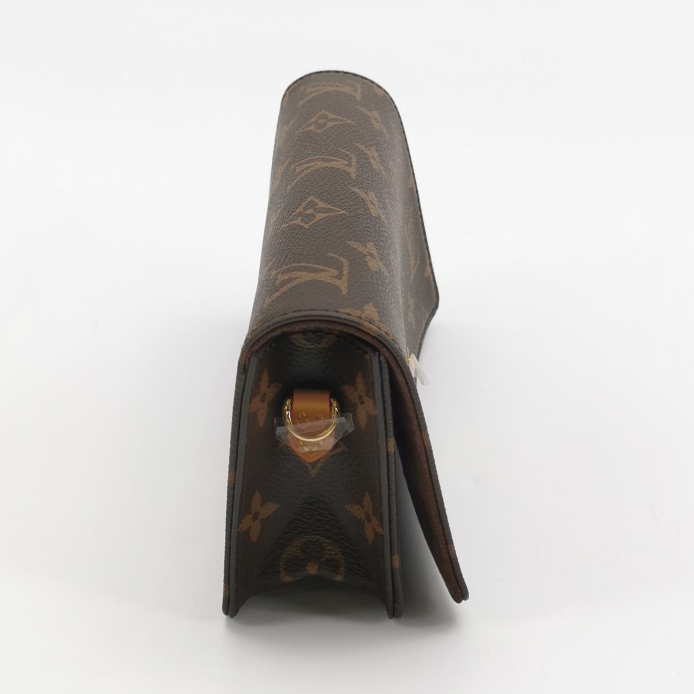 Louis Vuitton(LV) Lily Wallet on Chain Monogram Canvas — photo 3 of 15