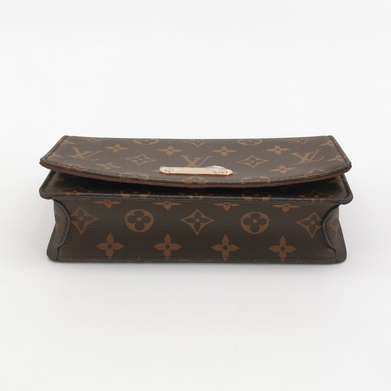 Louis Vuitton(LV) Lily Wallet on Chain Monogram Canvas — photo 5 of 15