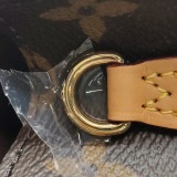 Louis Vuitton(LV) Lily Wallet on Chain Monogram Canvas — thumbnail 9