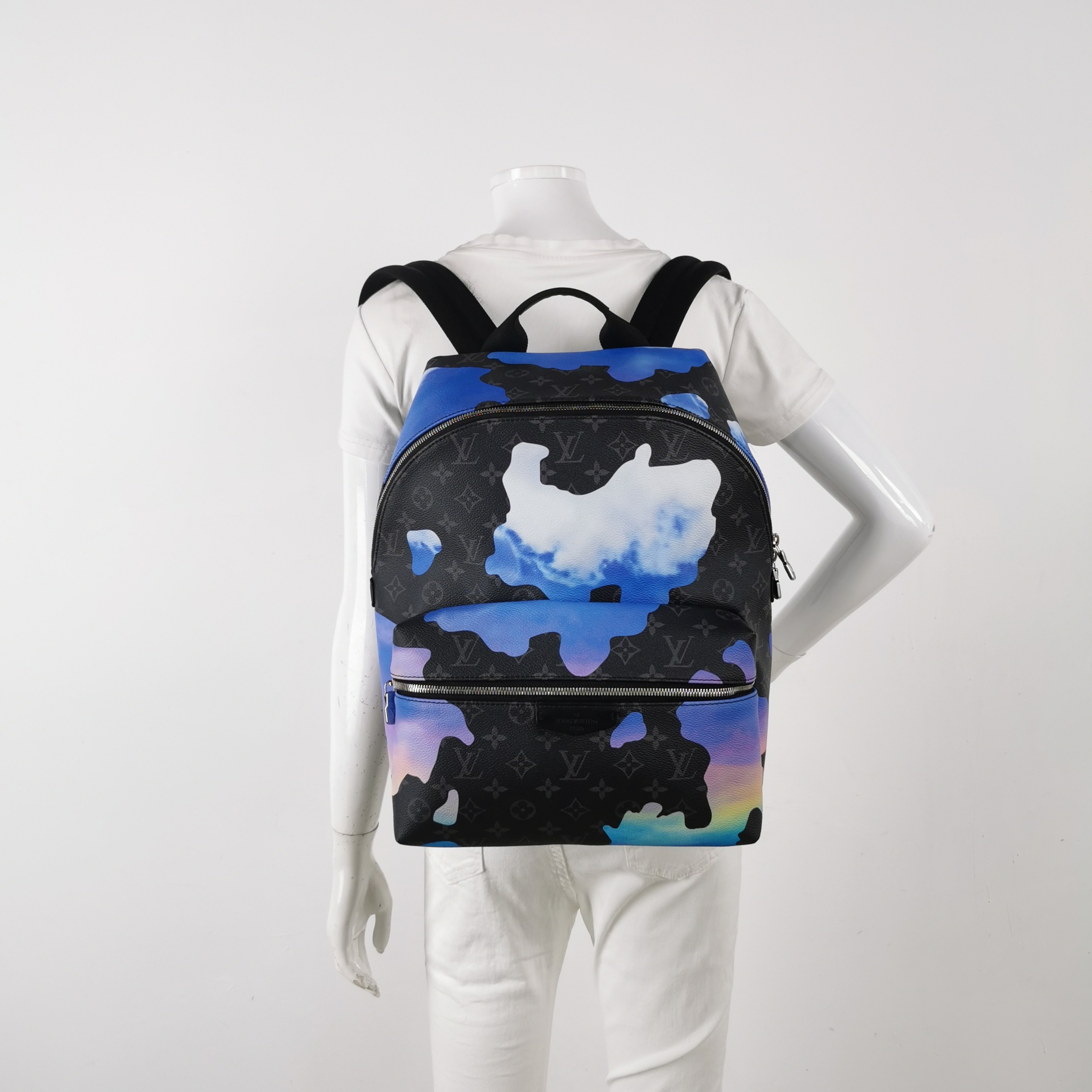 Louis Vuitton(LV) Discovery NM Backpack Sunrise Monogram Eclipse Canvas MM — alternate view