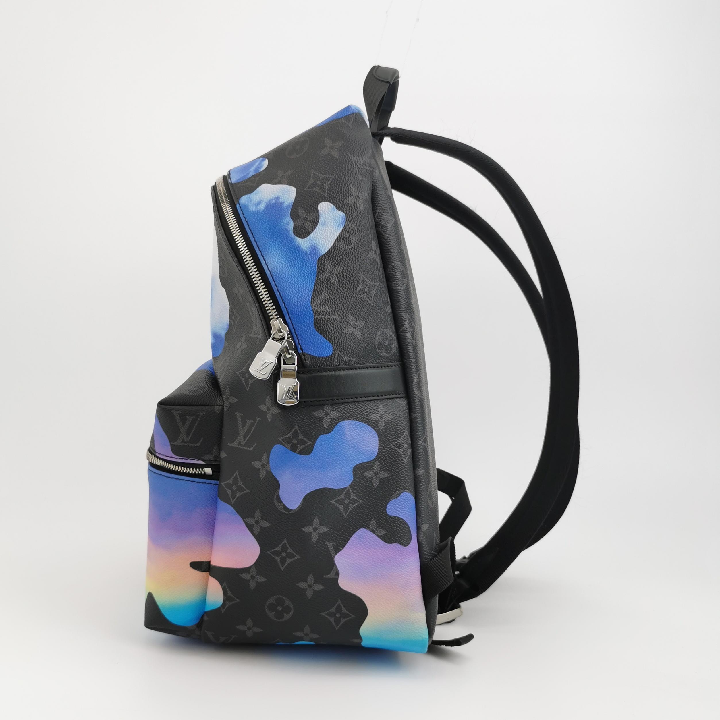  Louis Vuitton(LV) Discovery NM Backpack Sunrise Monogram Eclipse Canvas MM — photo 4 of 20