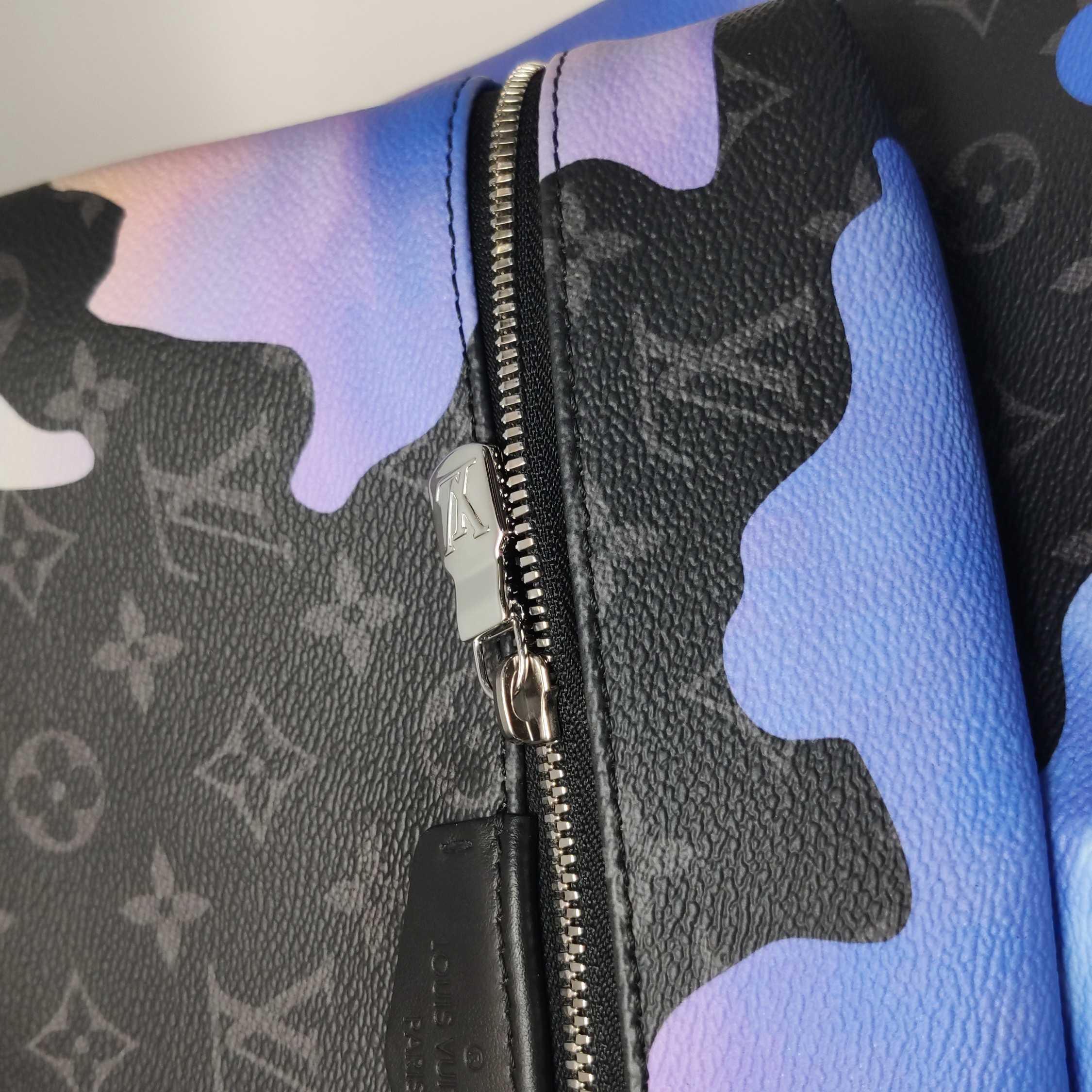  Louis Vuitton(LV) Discovery NM Backpack Sunrise Monogram Eclipse Canvas MM — photo 14 of 20