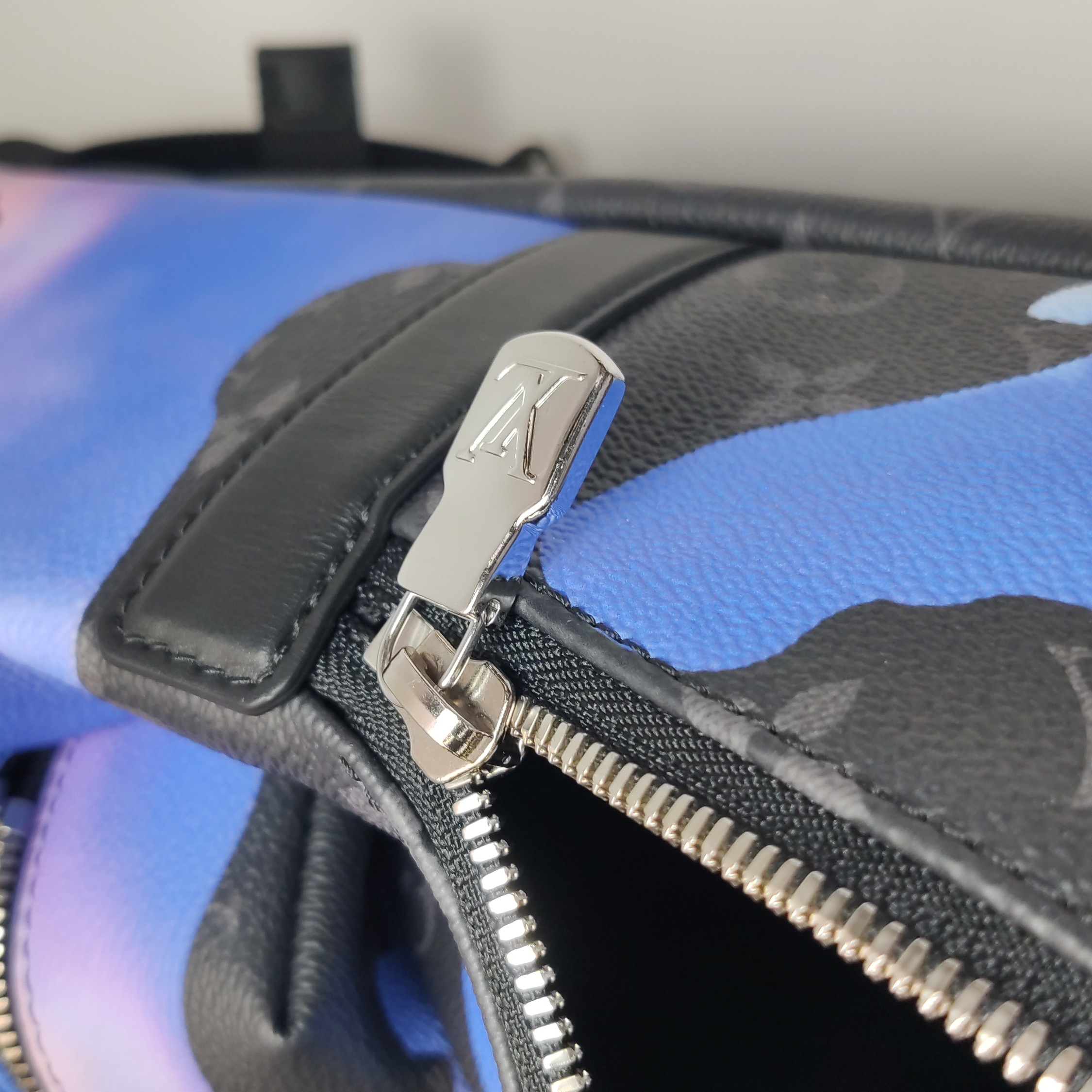  Louis Vuitton(LV) Discovery NM Backpack Sunrise Monogram Eclipse Canvas MM — photo 16 of 20