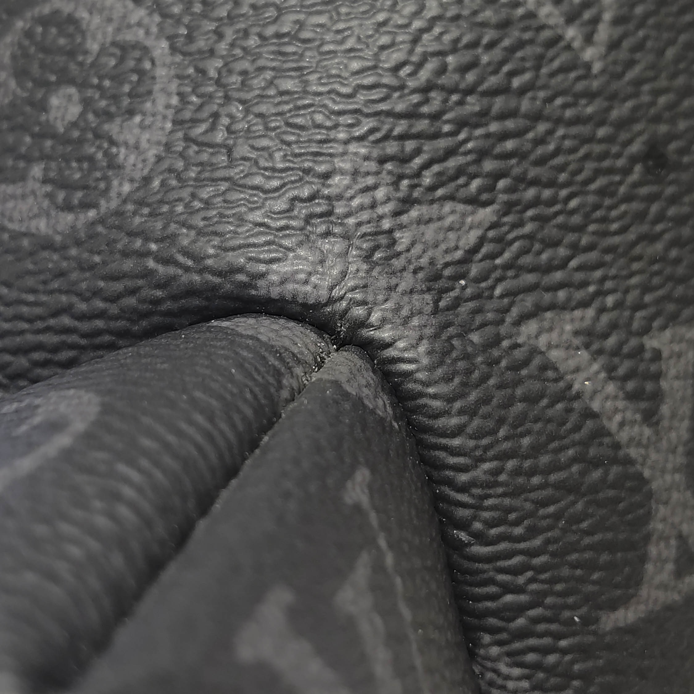  Louis Vuitton(LV) Discovery NM Backpack Sunrise Monogram Eclipse Canvas MM — photo 13 of 20