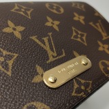 Louis Vuitton(LV) Lily Wallet on Chain Monogram Canvas — thumbnail 10