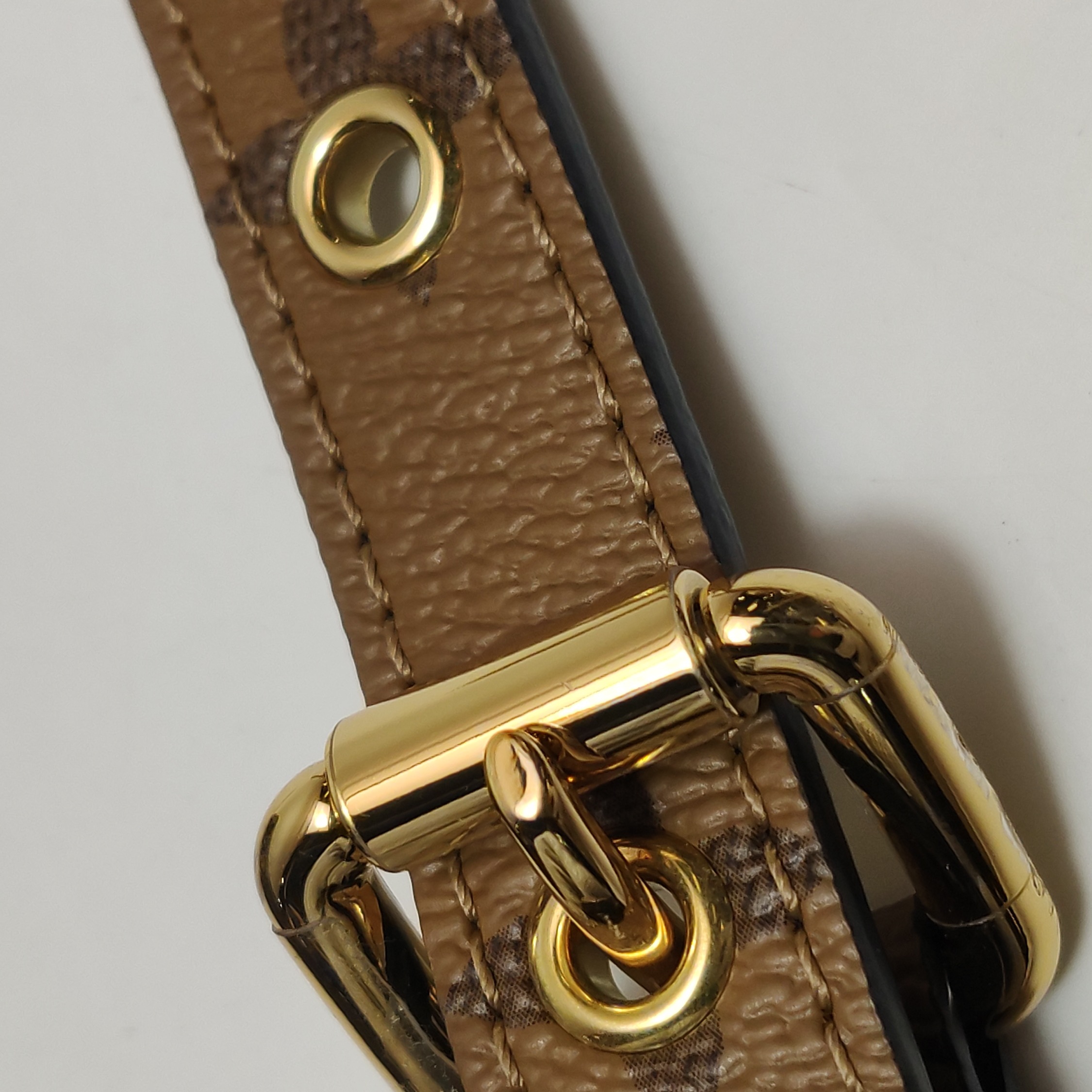 Louis Vuitton(LV) Pochette Metis Reverse Monogram Canvas — photo 23 of 24