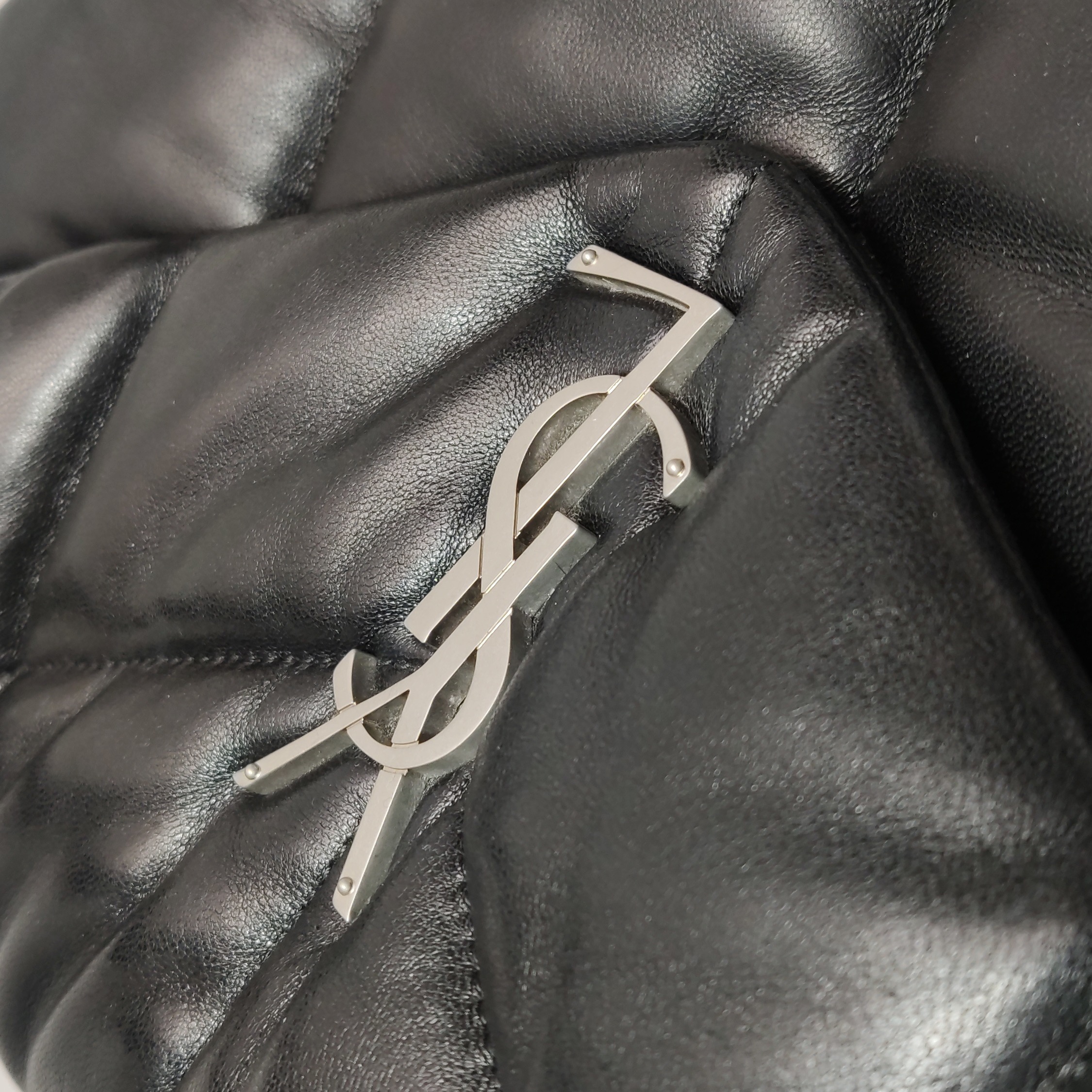 Saint Laurent LouLou Puffer Shoulder Bag Quilted Leather Medium — photo 9 of 24