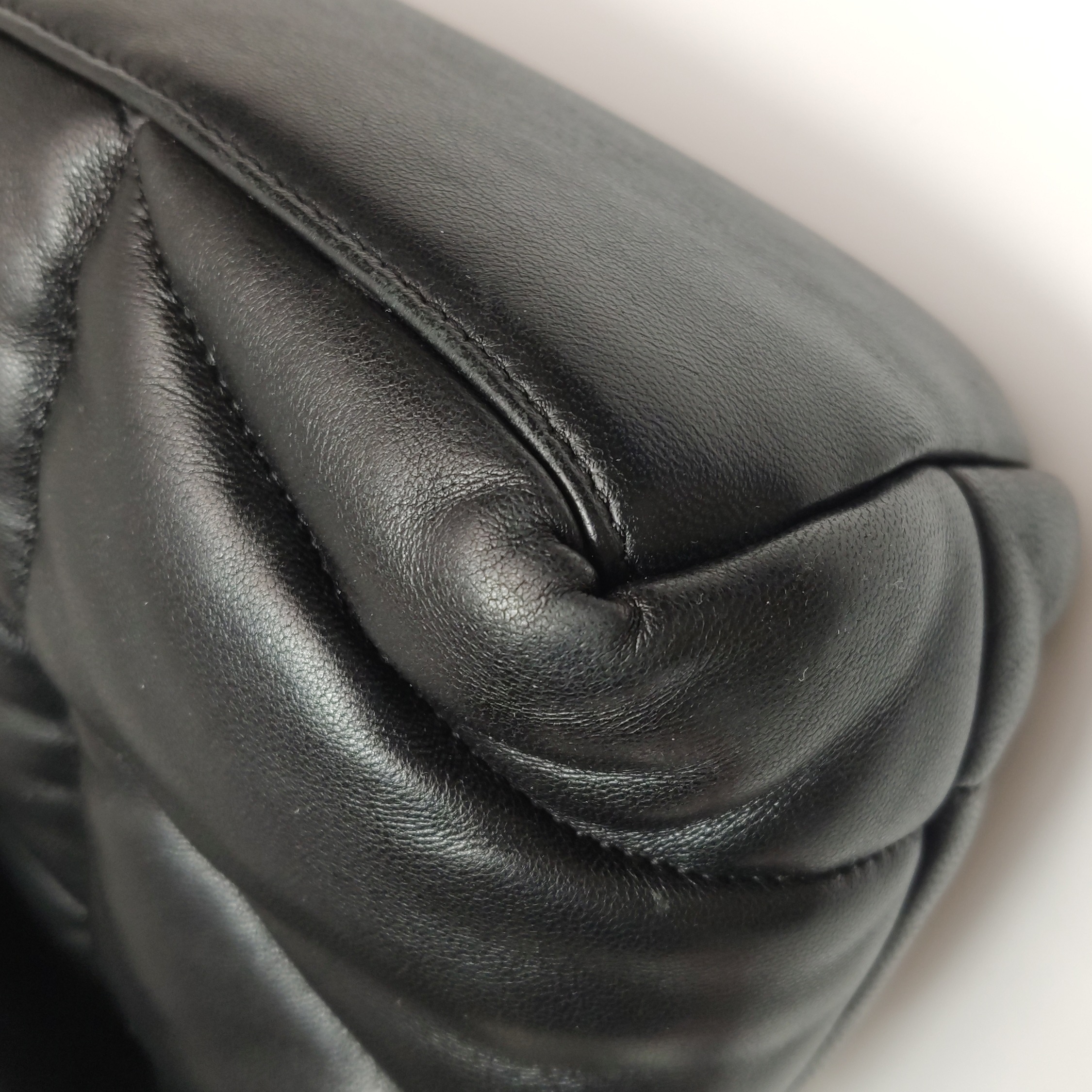 Saint Laurent LouLou Puffer Shoulder Bag Quilted Leather Medium — photo 13 of 24
