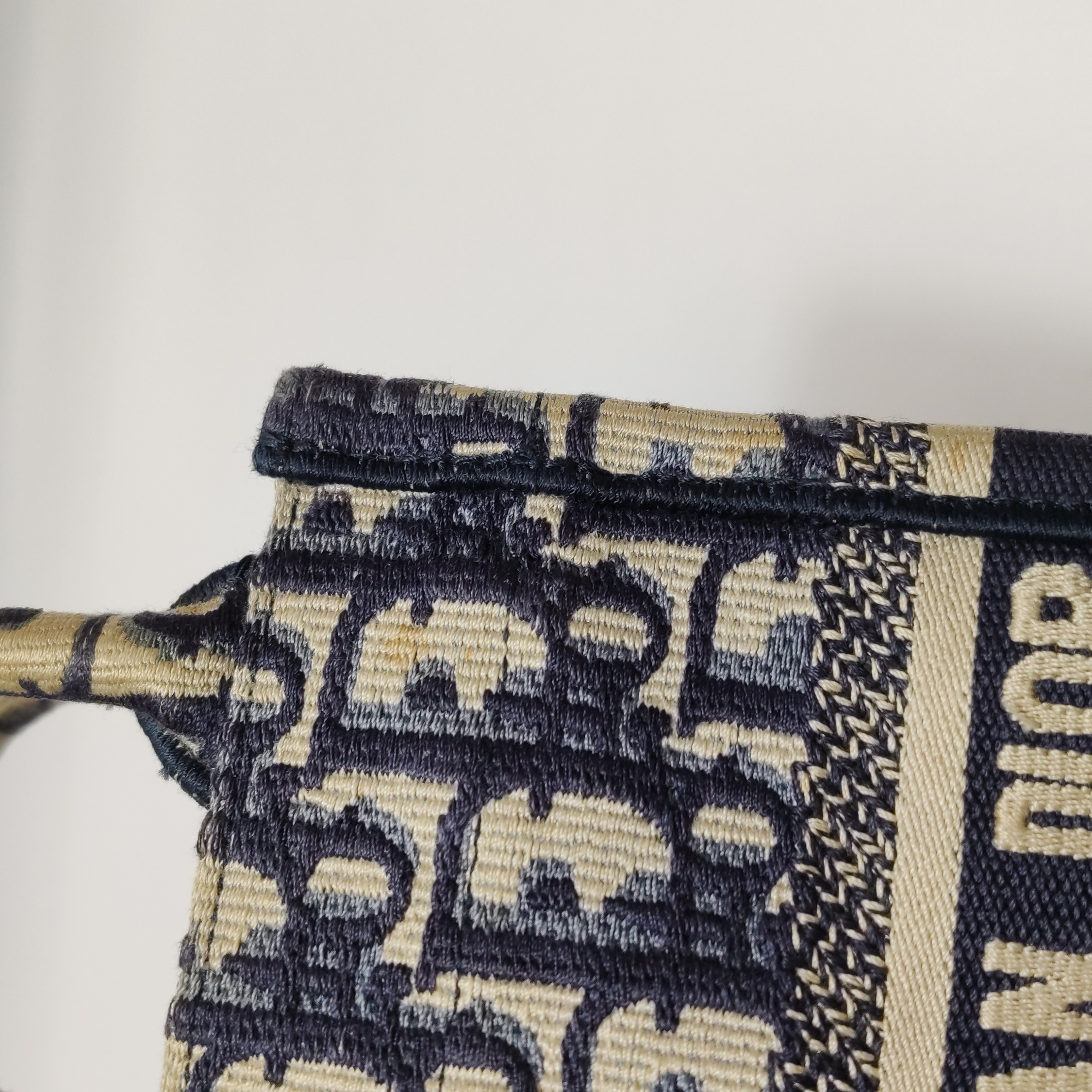 Dior Book Tote Phone Bag Oblique Canvas Mini — photo 15 of 18