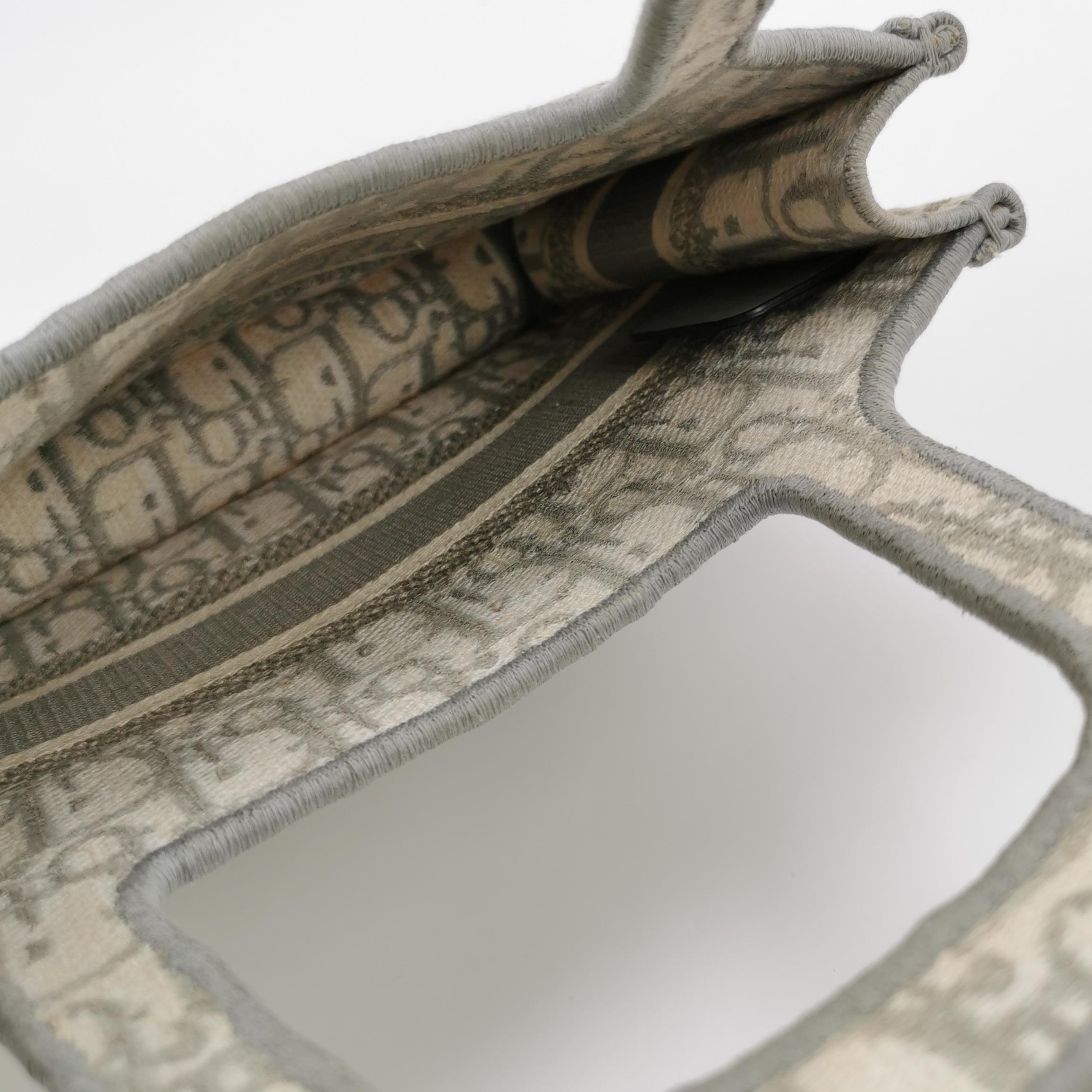 Dior Book Tote Oblique Canvas Mini — photo 7 of 18