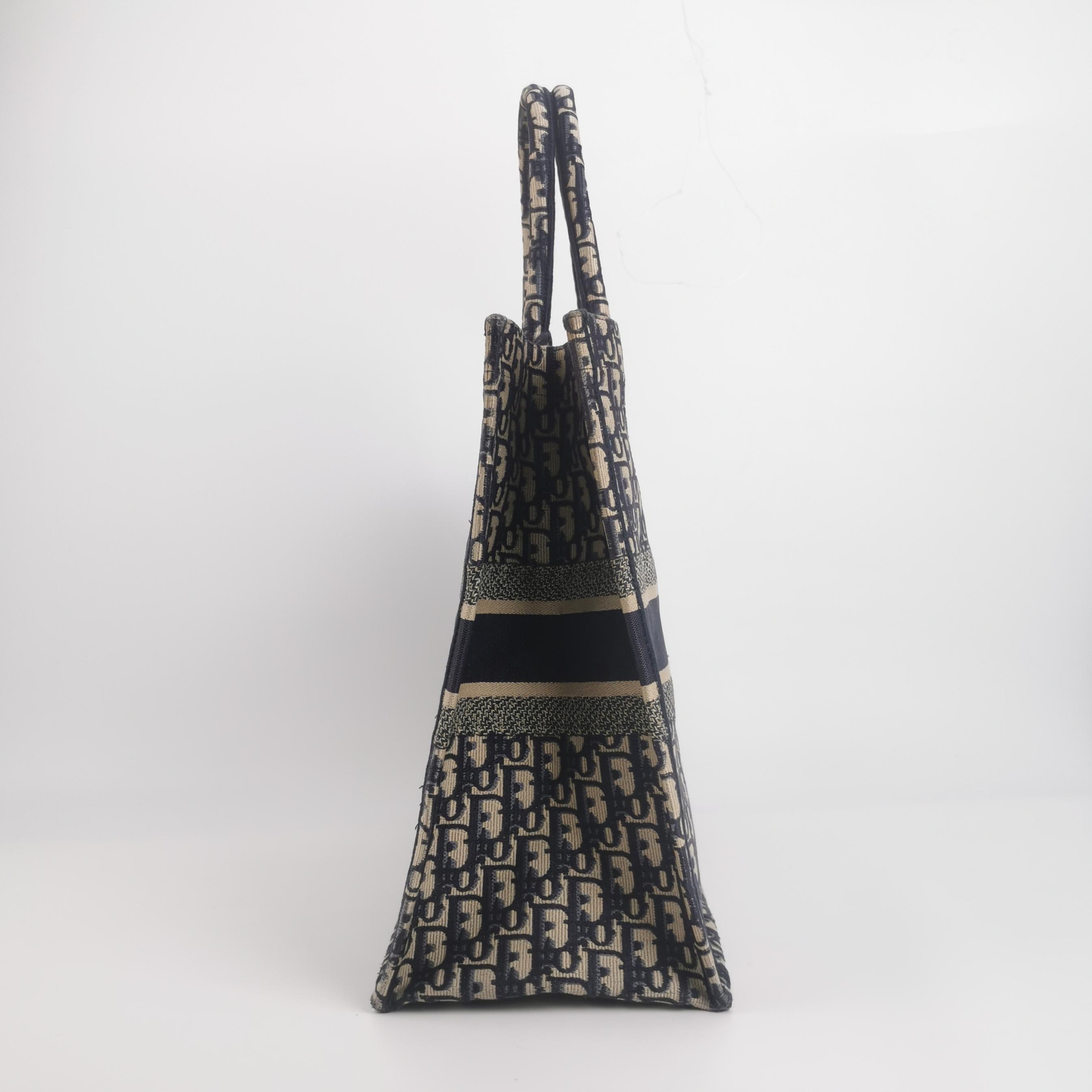 Dior Book Tote Oblique Canvas Large — photo 4 of 17