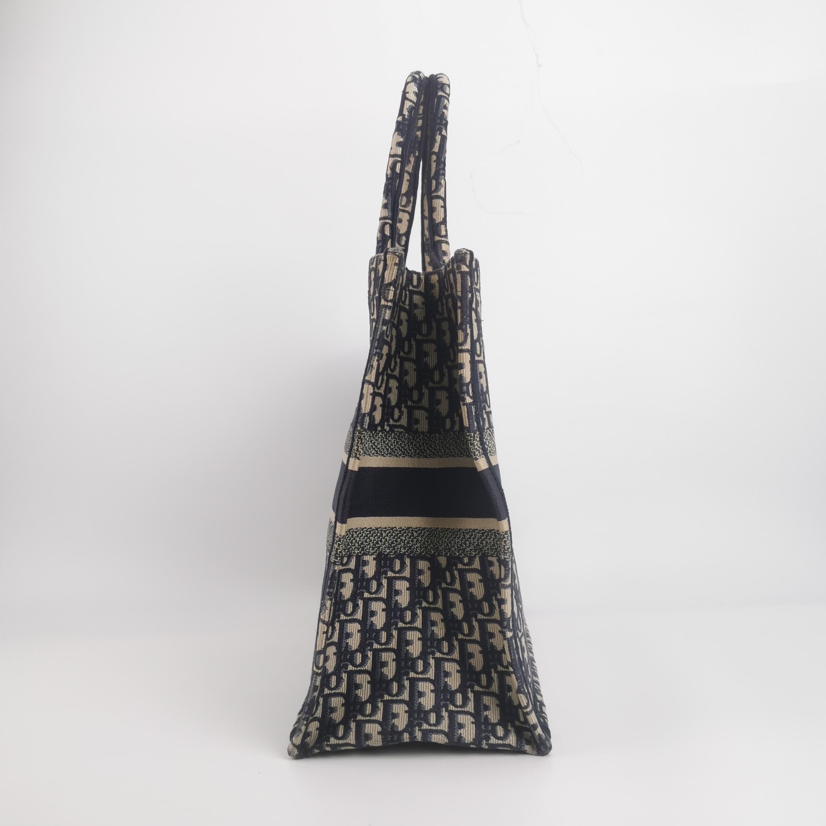 Dior Book Tote Oblique Canvas Large — photo 3 of 17