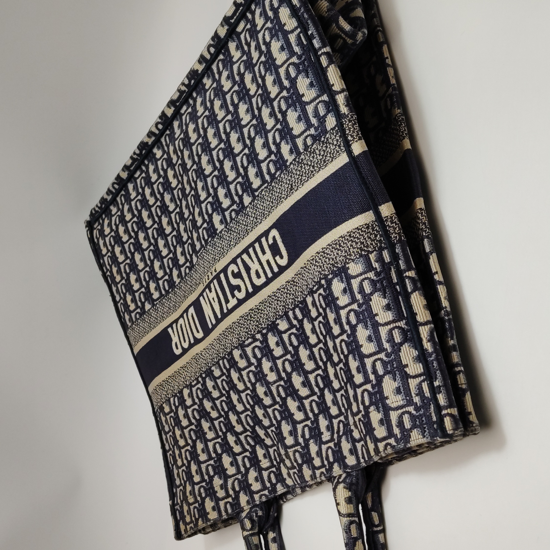 Dior Book Tote Oblique Canvas Large — photo 14 of 17