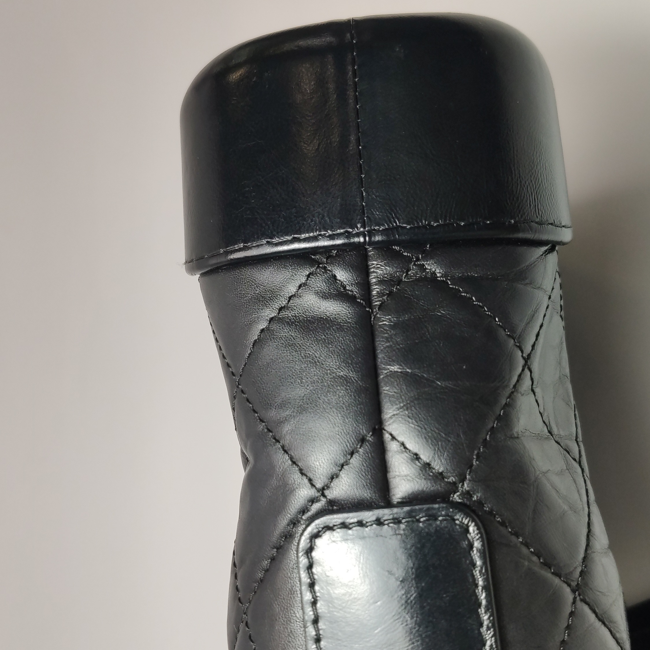 Chanel Gabrielle Hobo Quilted Aged Calfskin Small — photo 12 of 22