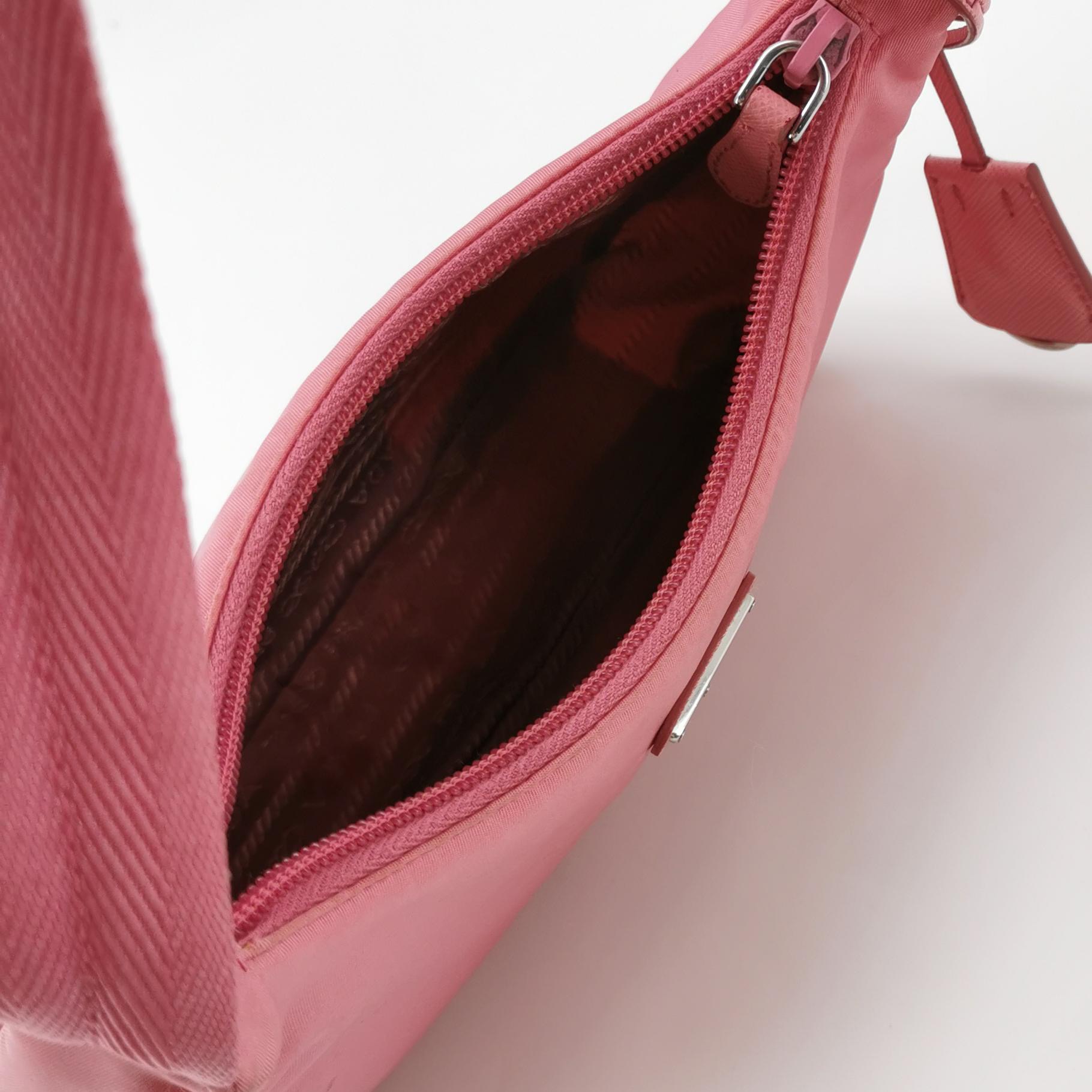 Prada Re-Edition 2000 Hobo Tessuto Mini — photo 7 of 13