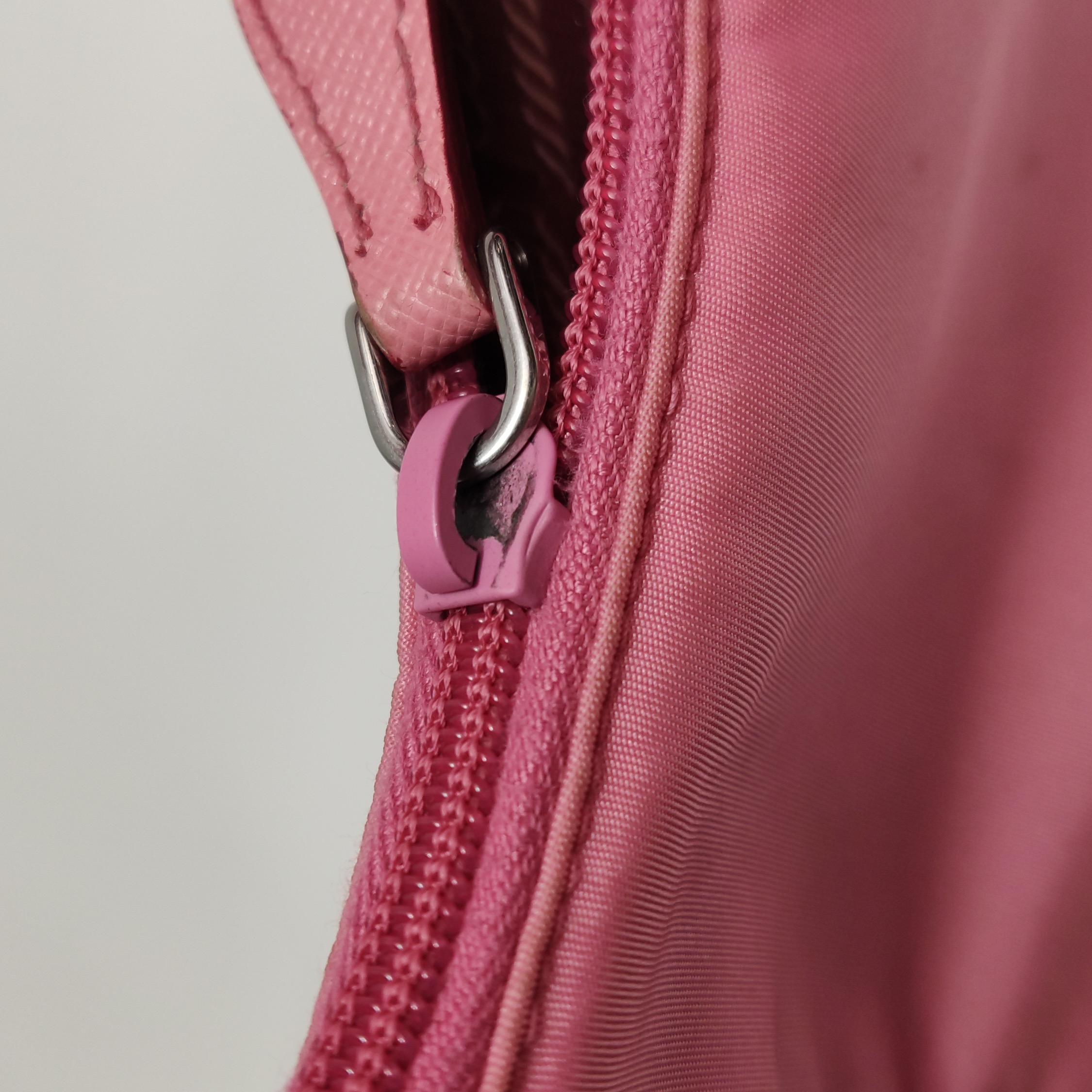 Prada Re-Edition 2000 Hobo Tessuto Mini — photo 9 of 13