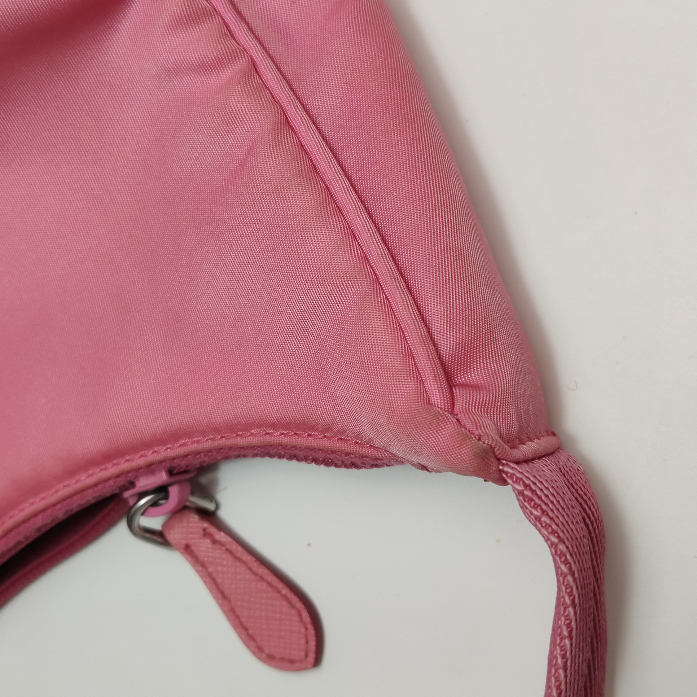 Prada Re-Edition 2000 Hobo Tessuto Mini — photo 10 of 13