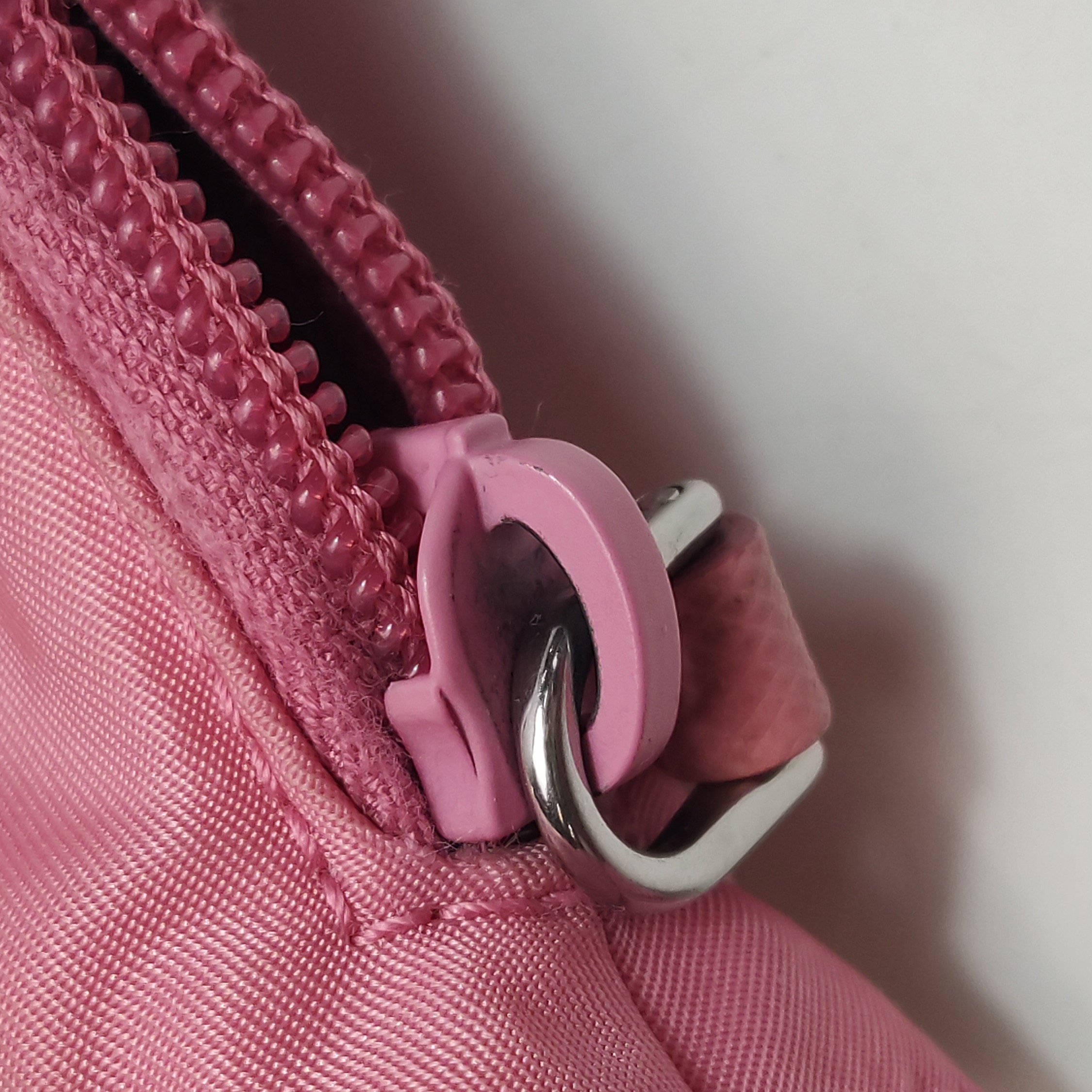 Prada Re-Edition 2000 Hobo Tessuto Mini — photo 9 of 14