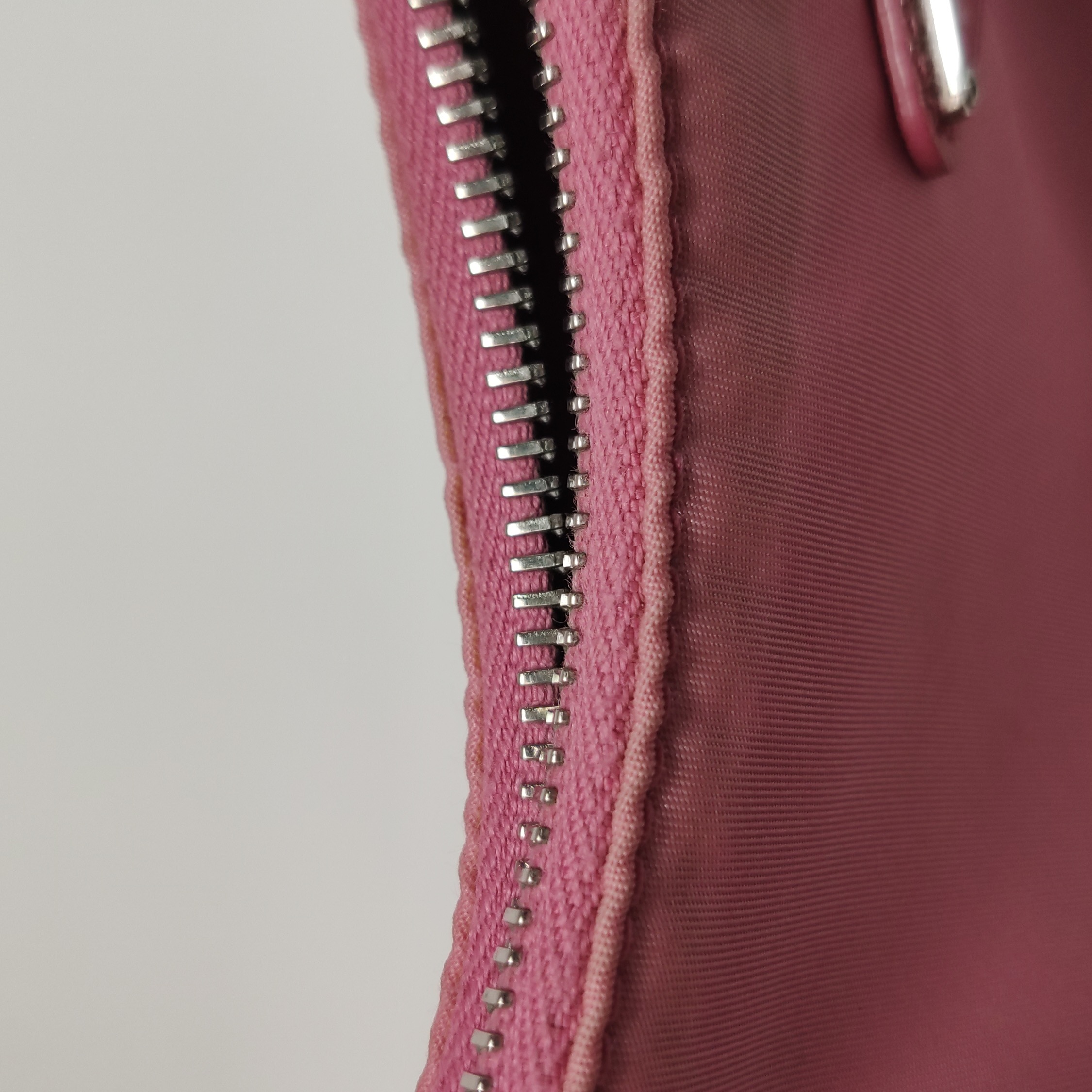 Prada Re-Edition 2000 Hobo Tessuto Mini — photo 10 of 15