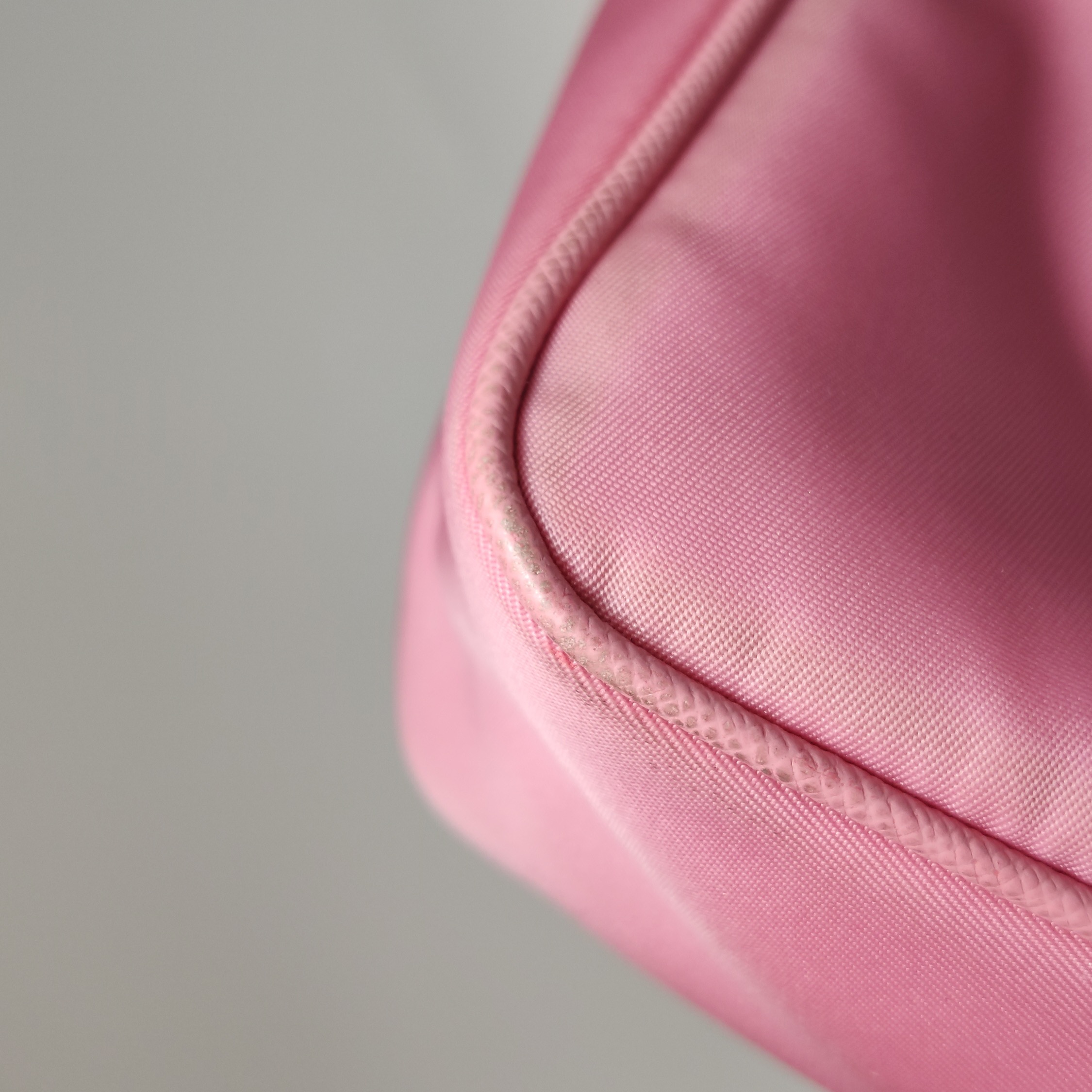 Prada Re-Edition 2000 Hobo Tessuto Mini — photo 14 of 15