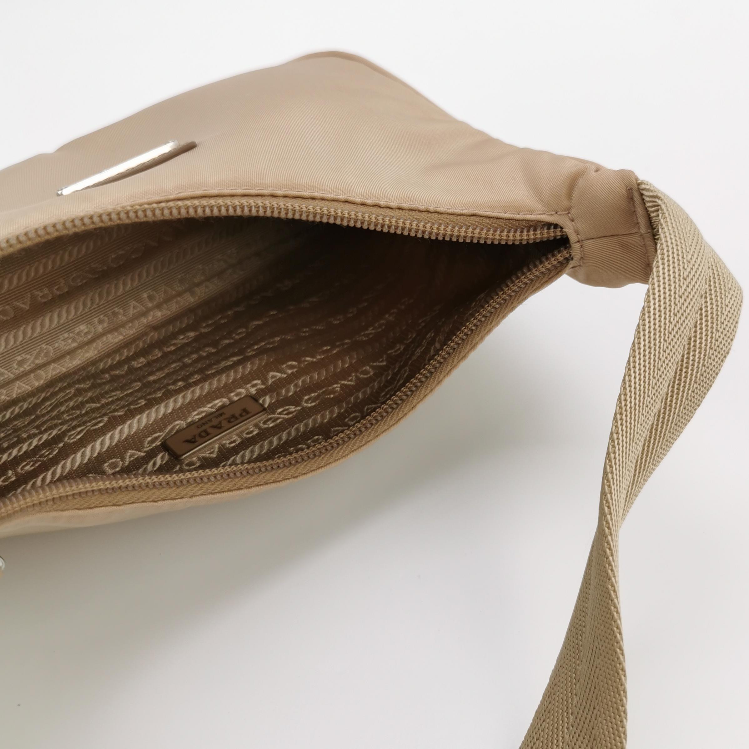 Prada Re-Edition 2000 Hobo Tessuto Mini — photo 7 of 14