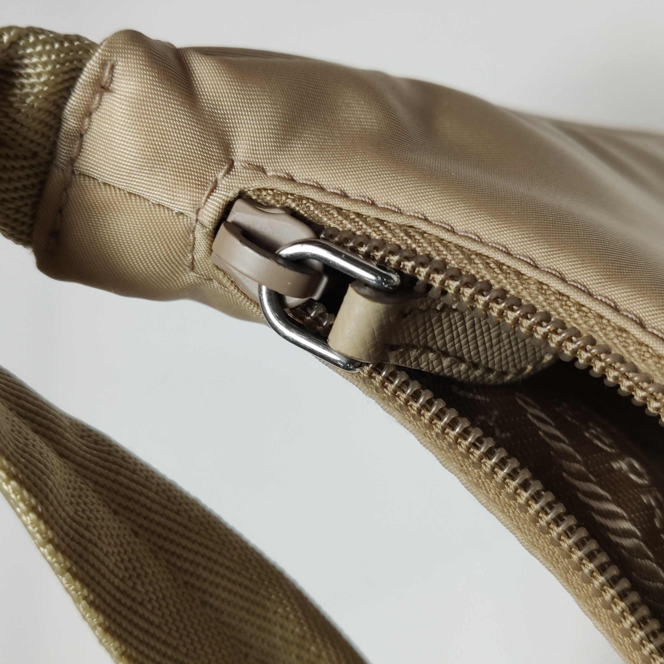Prada Re-Edition 2000 Hobo Tessuto Mini — photo 9 of 14