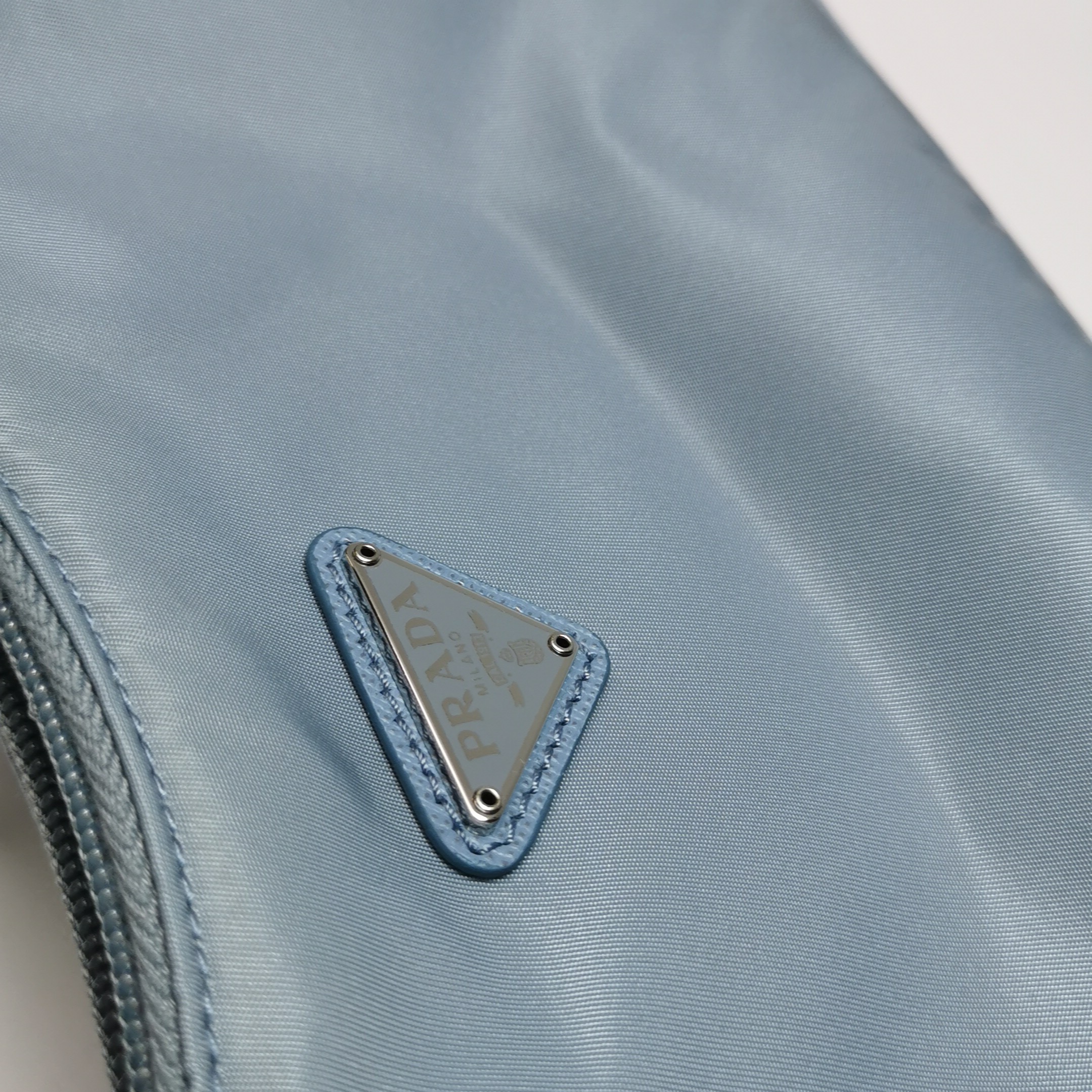 Prada Re-Edition 2000 Hobo Tessuto Mini — photo 9 of 12